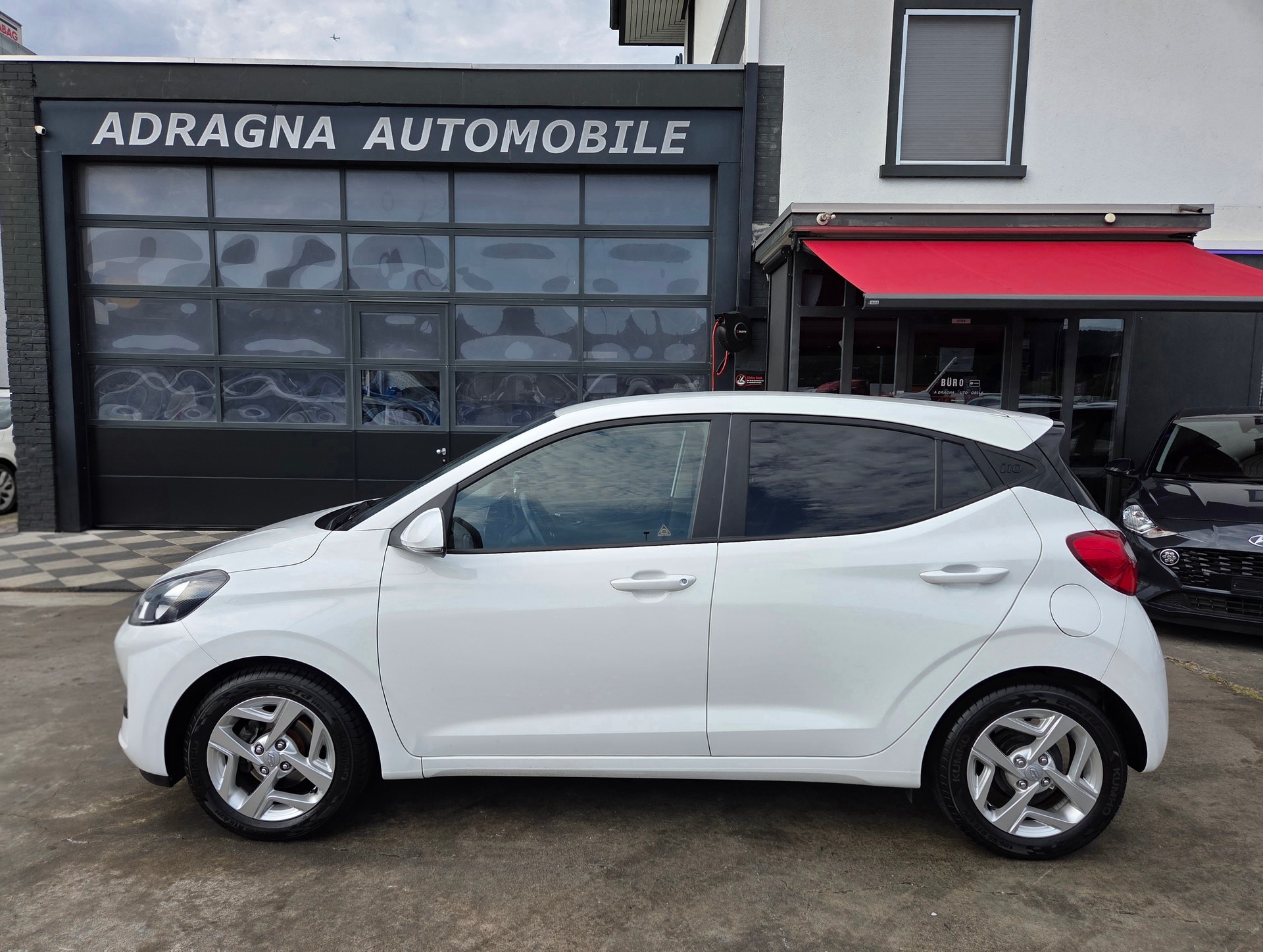 HYUNDAI i10 1.2 Amplia Automat-showroom-element-2