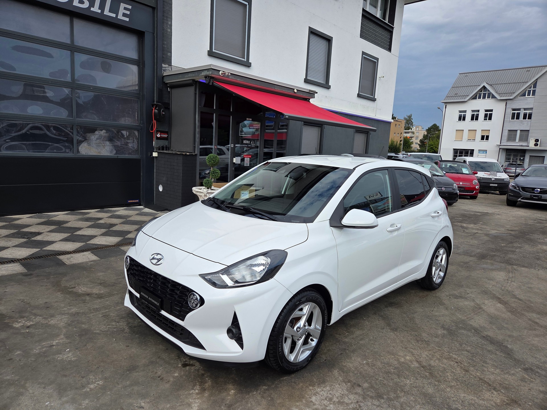 HYUNDAI i10 1.2 Amplia Automat-showroom-element-1