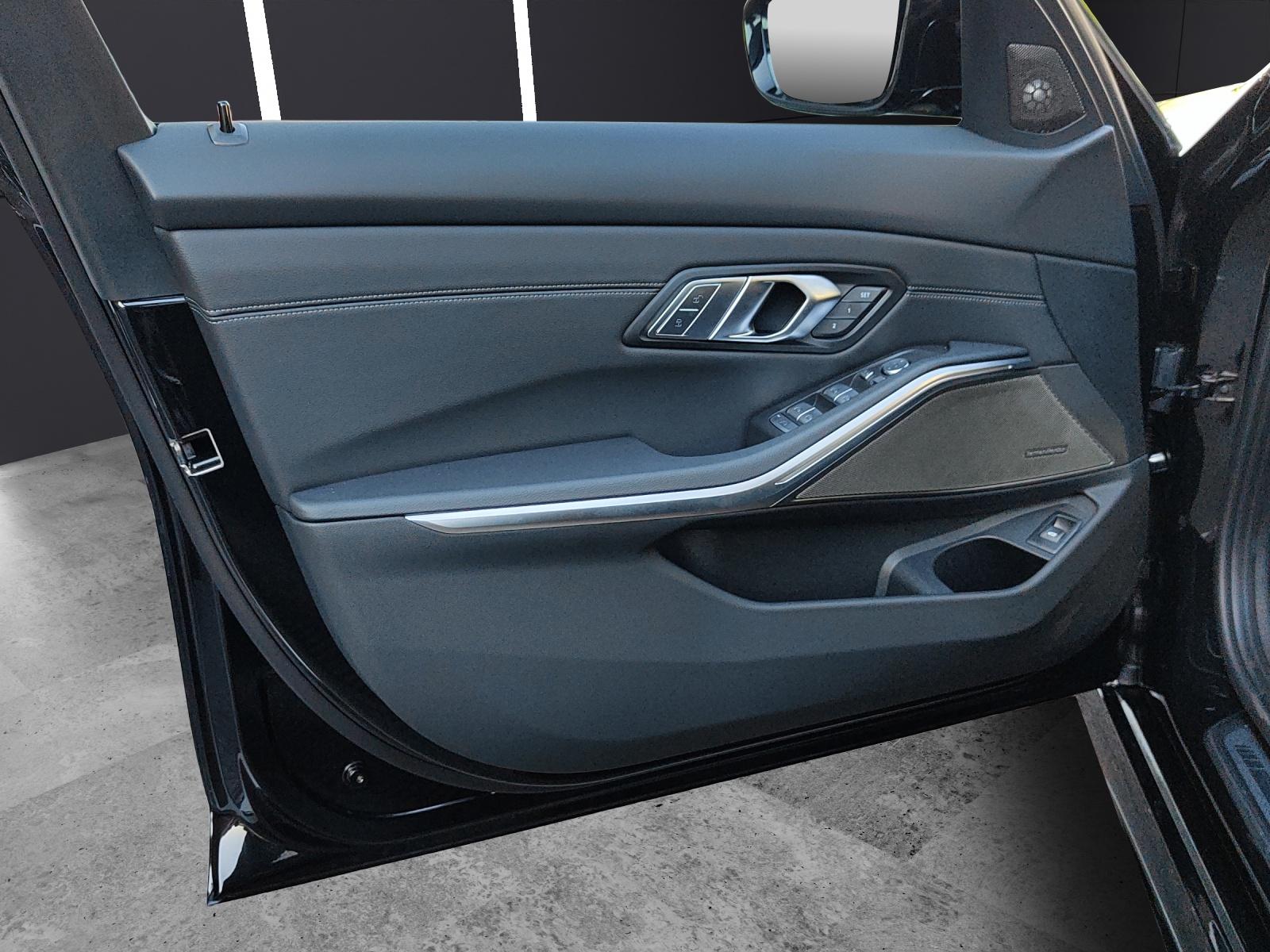 BMW M340i xDrive Touring-image-14