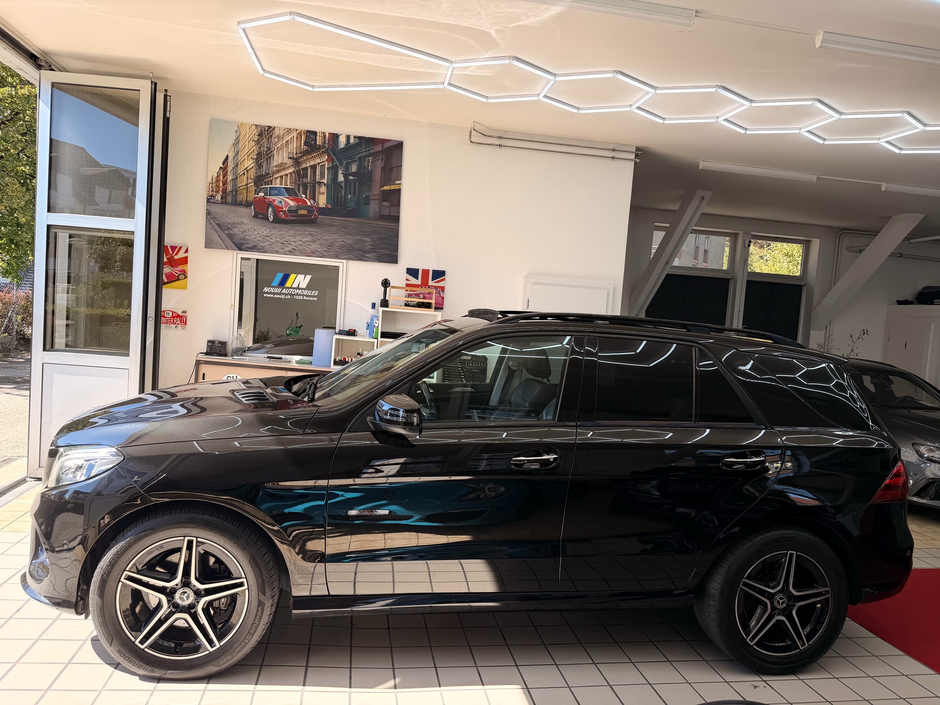 MERCEDES-BENZ GLE 350 d 4Matic 9G-Tronic-showroom-element-3