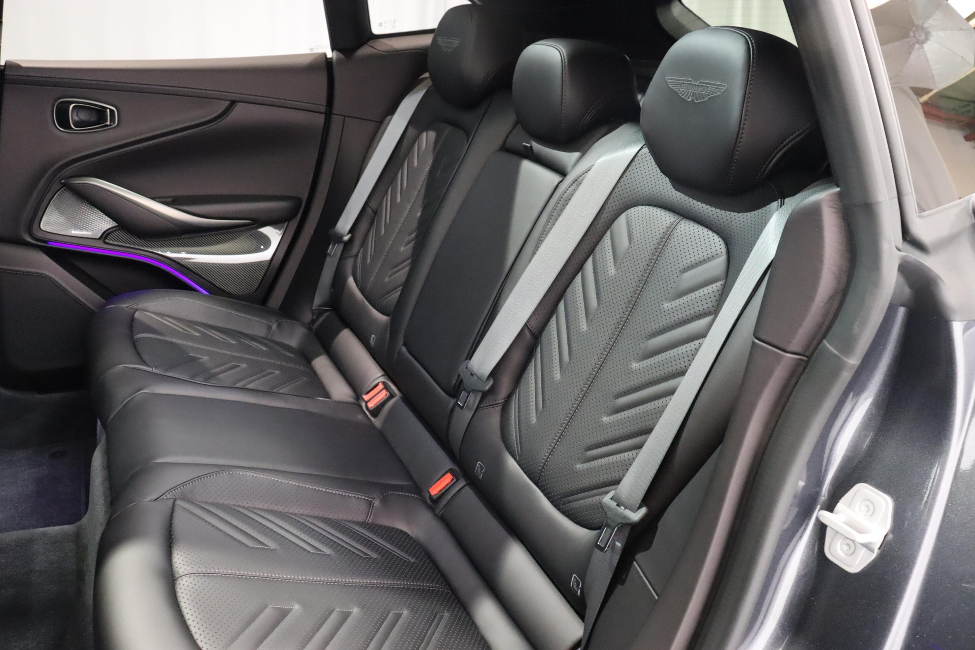 ASTON MARTIN DBX S 4.0 V8 Bi-Turbo-image-6