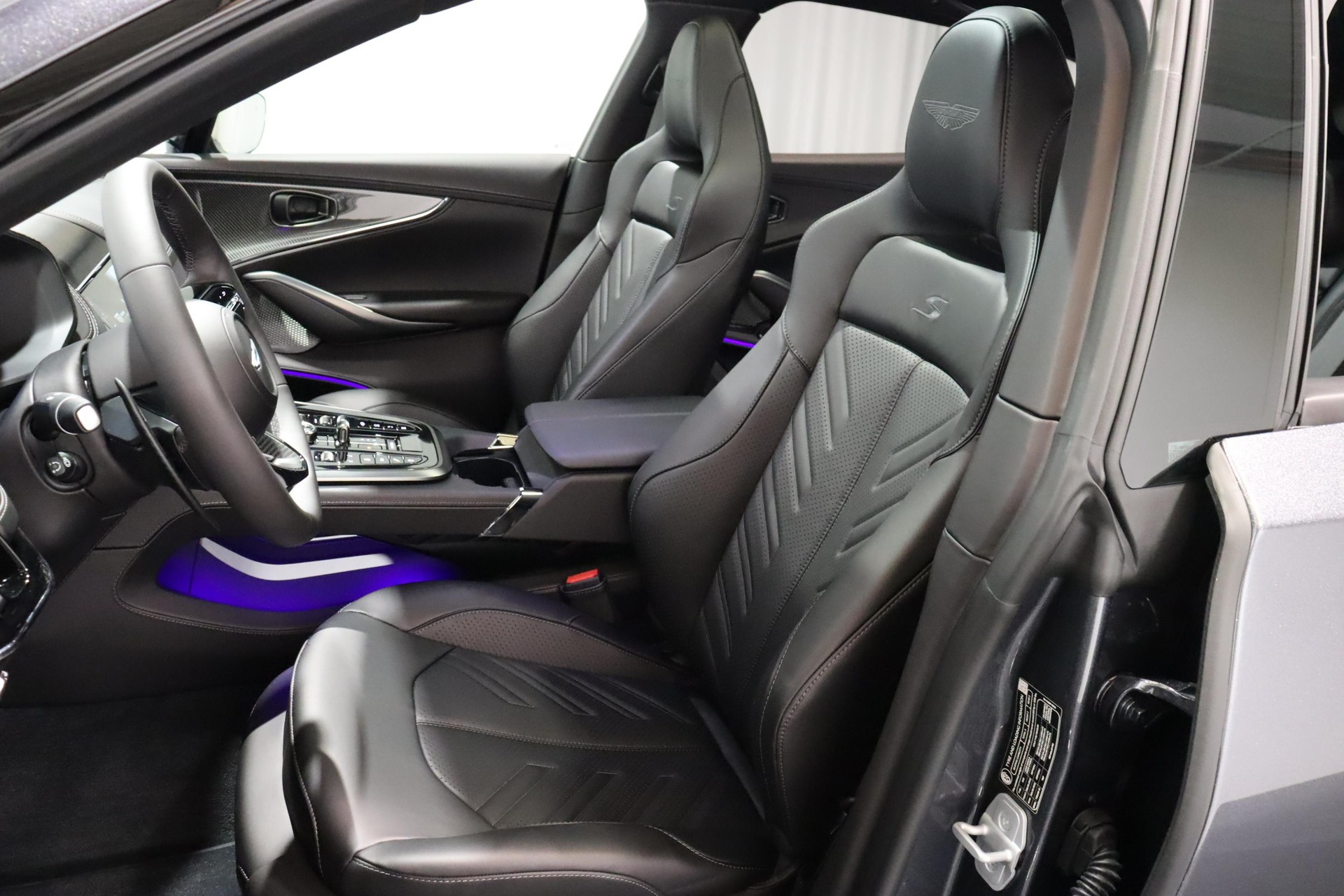 ASTON MARTIN DBX S 4.0 V8 Bi-Turbo-image-5