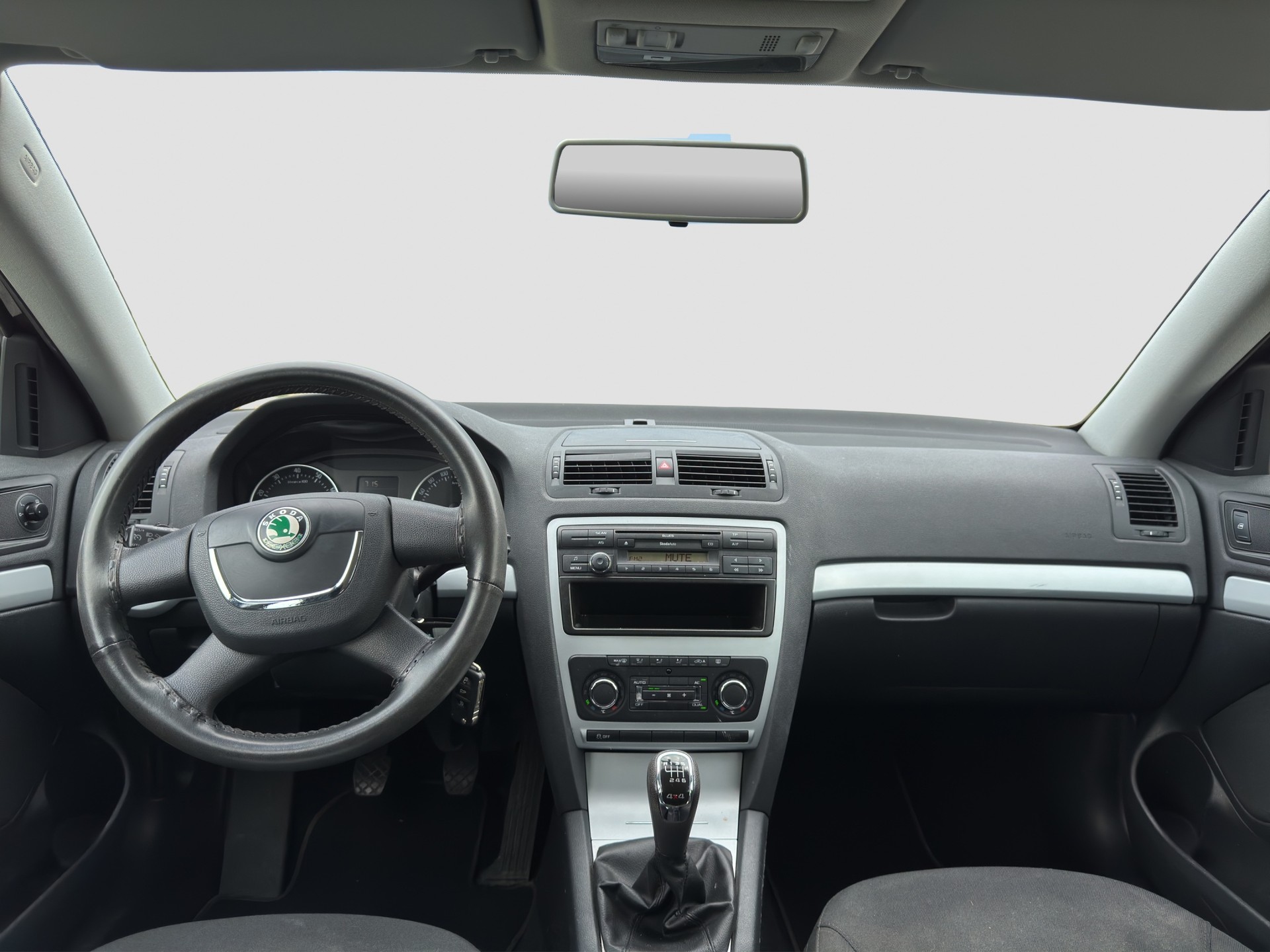 SKODA Octavia Combi 1.8 TSI Adventure 4x4-image-12