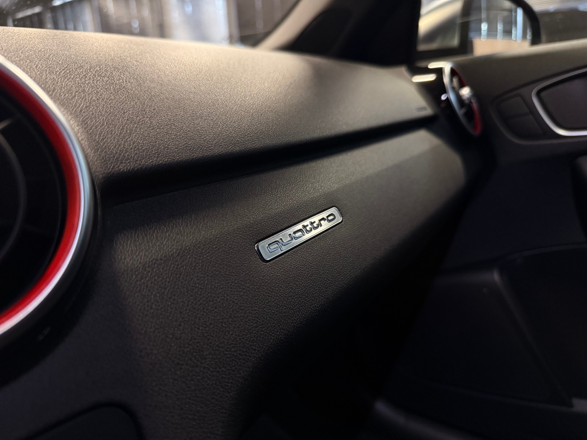 AUDI S1 Sportback 2.0 TFSI Sport quattro-image-17