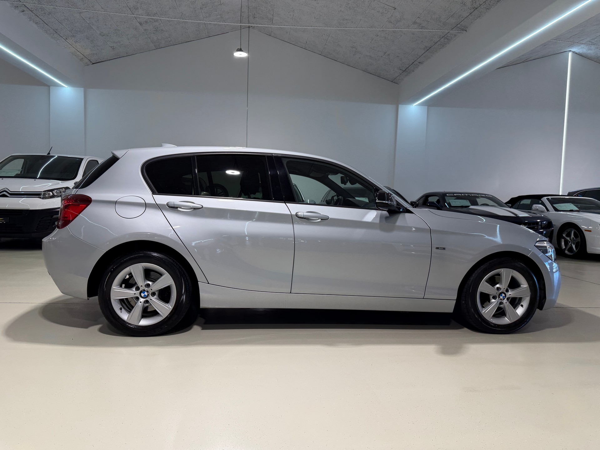 BMW 116i Sport Line-image-19