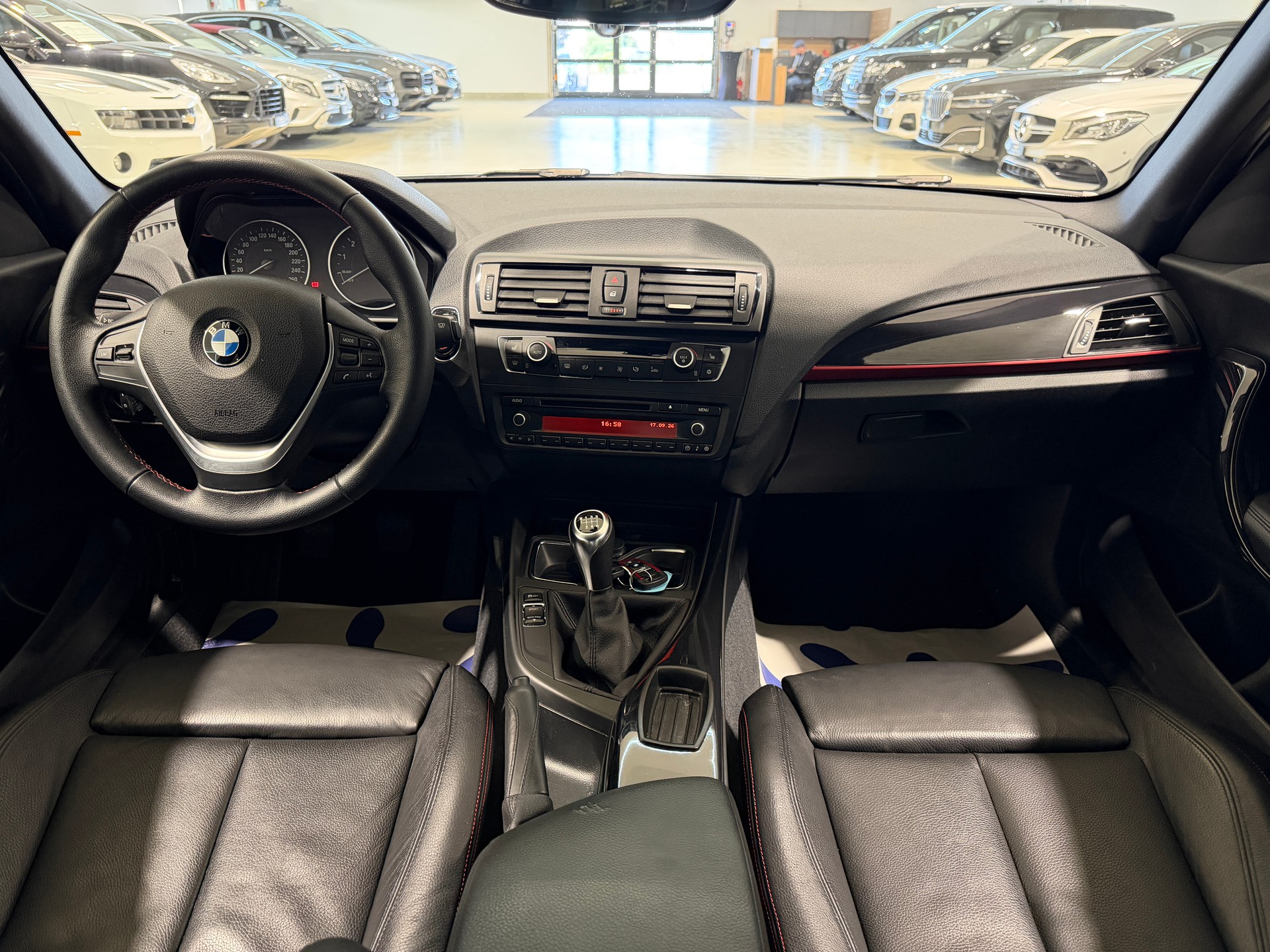 BMW 116i Sport Line-image-10