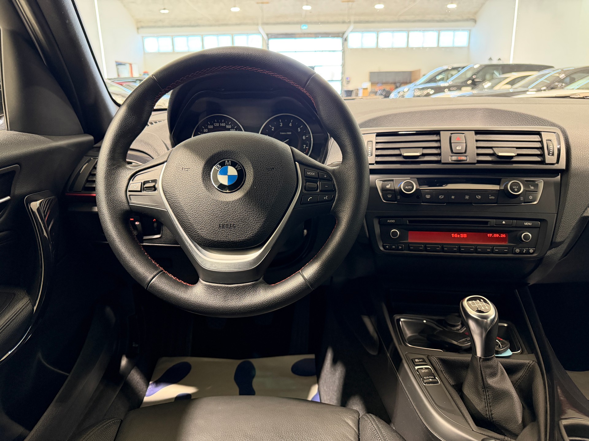 BMW 116i Sport Line-image-11