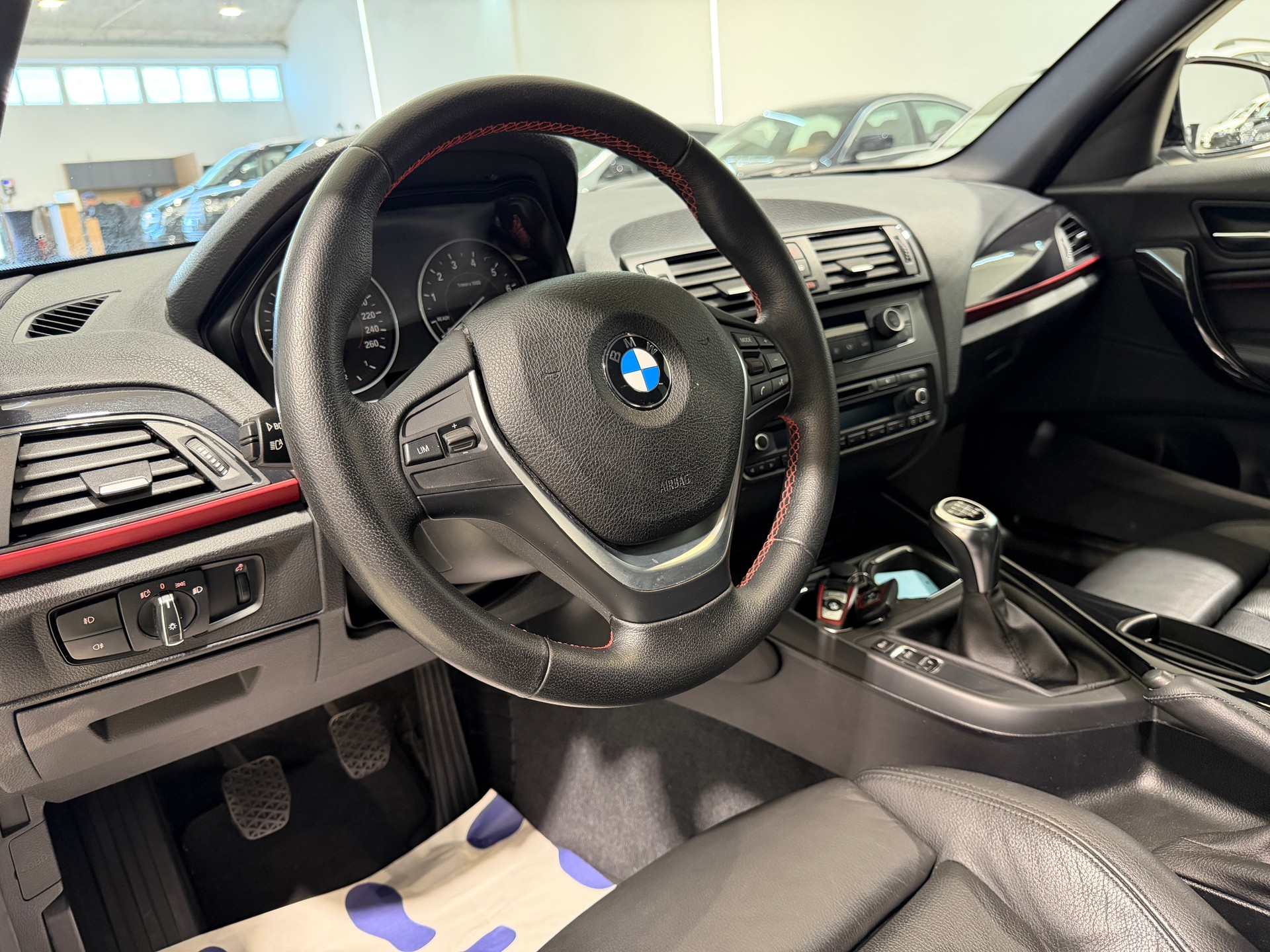 BMW 116i Sport Line-image-16