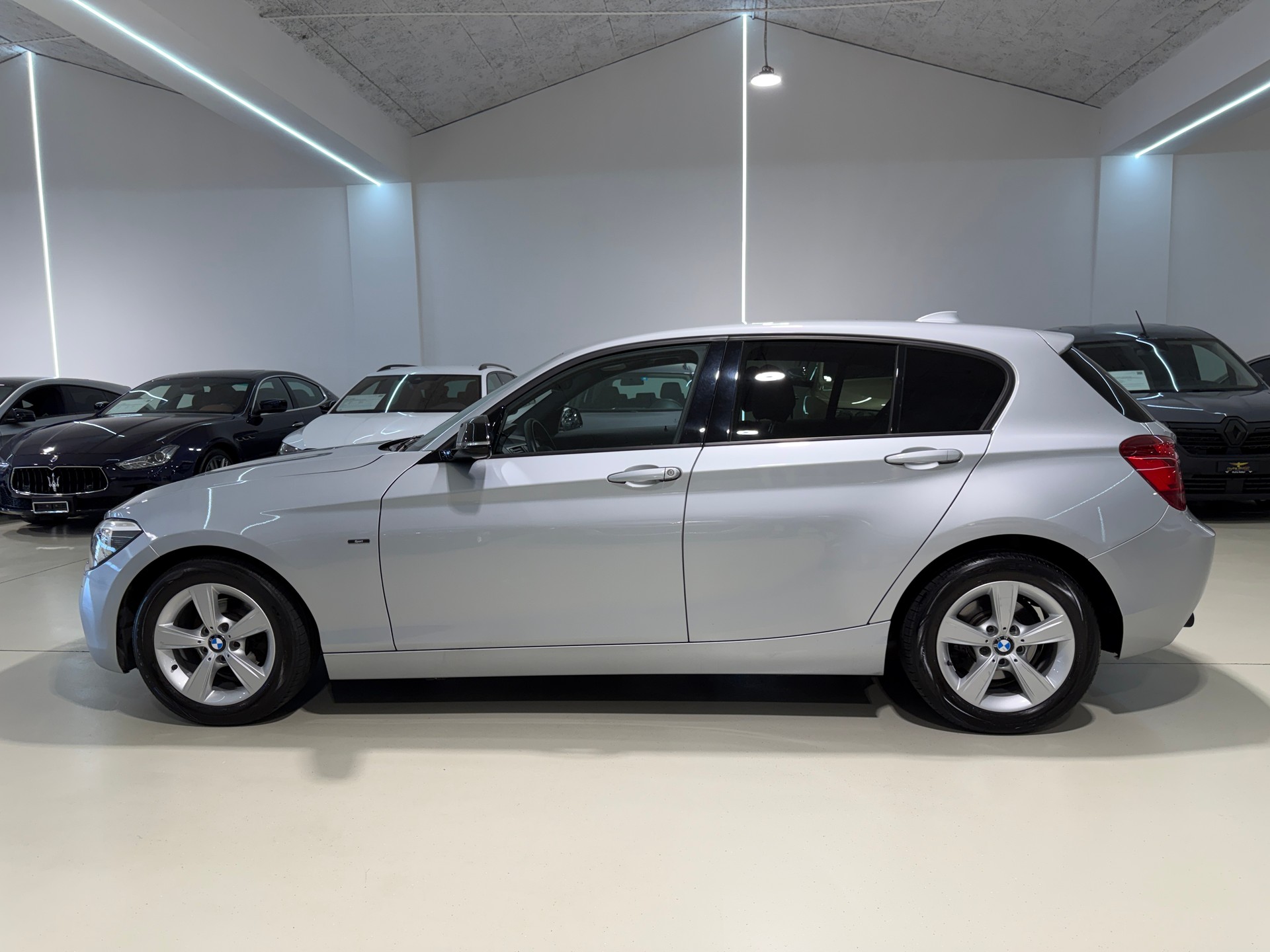 BMW 116i Sport Line-image-18