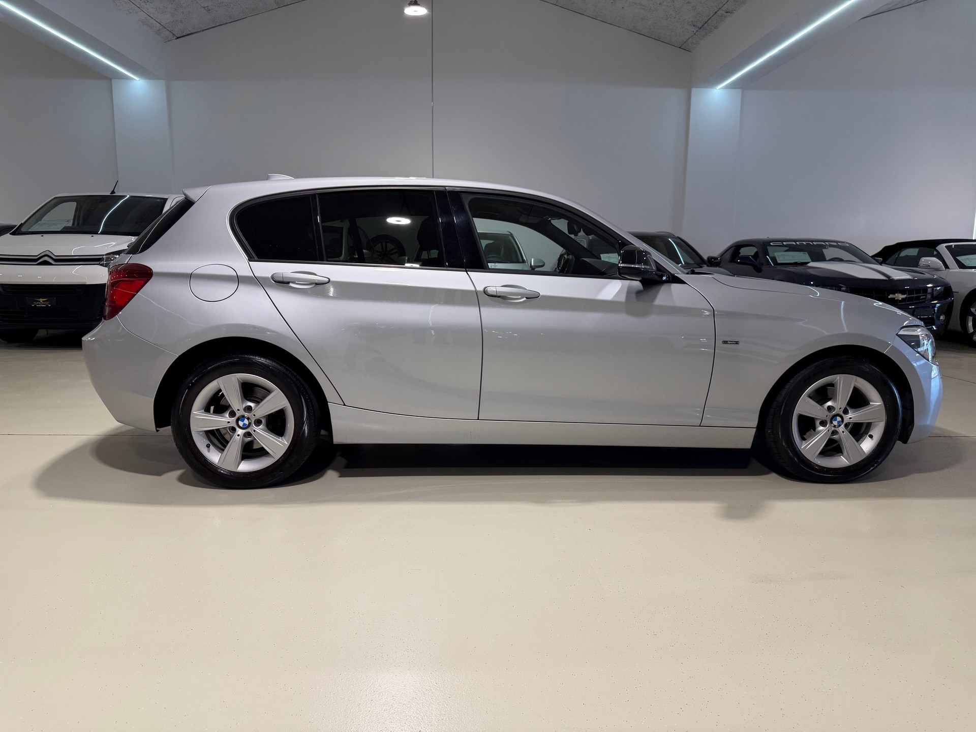 BMW 116i Sport Line-image-8