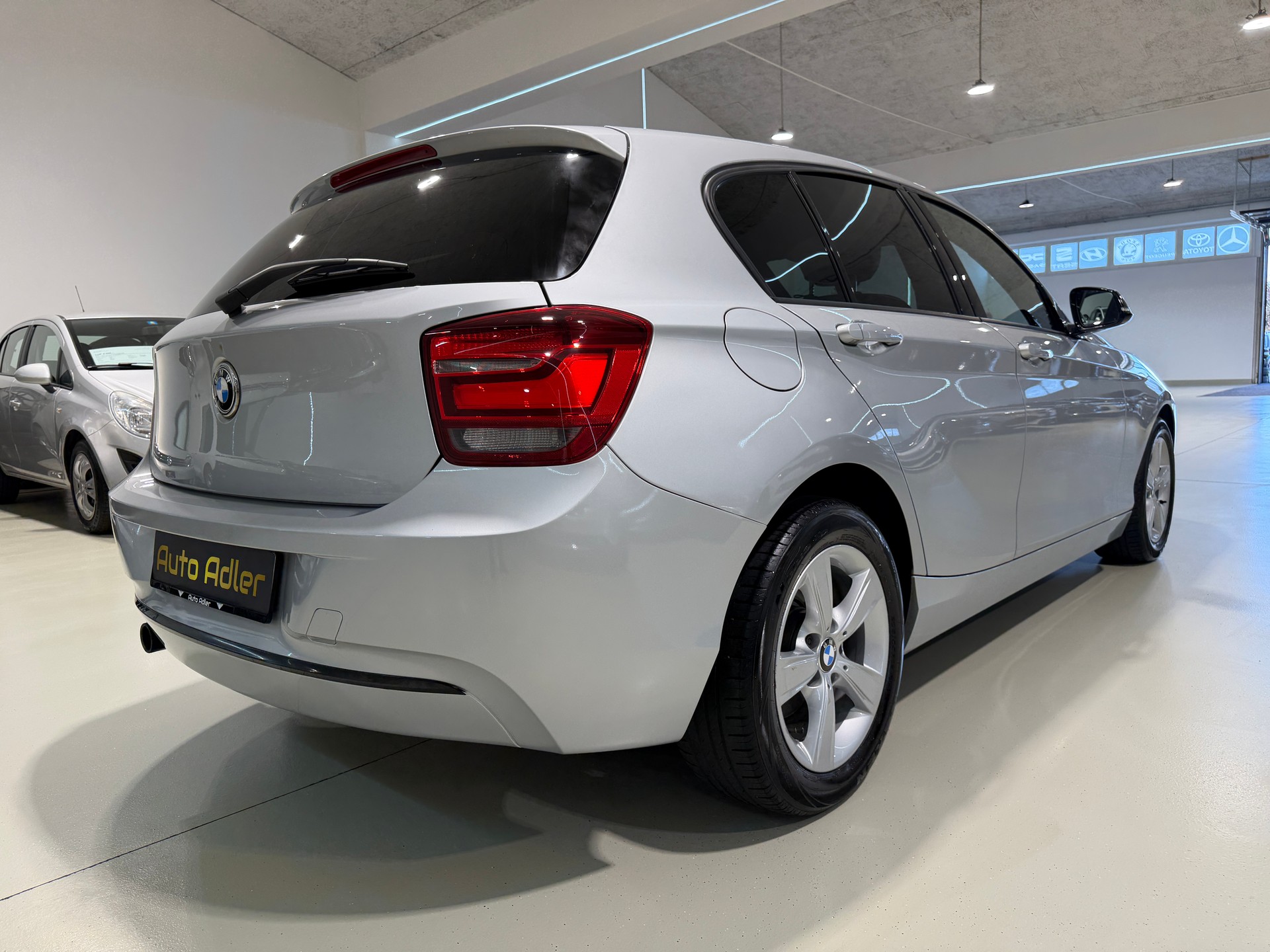 BMW 116i Sport Line-image-5