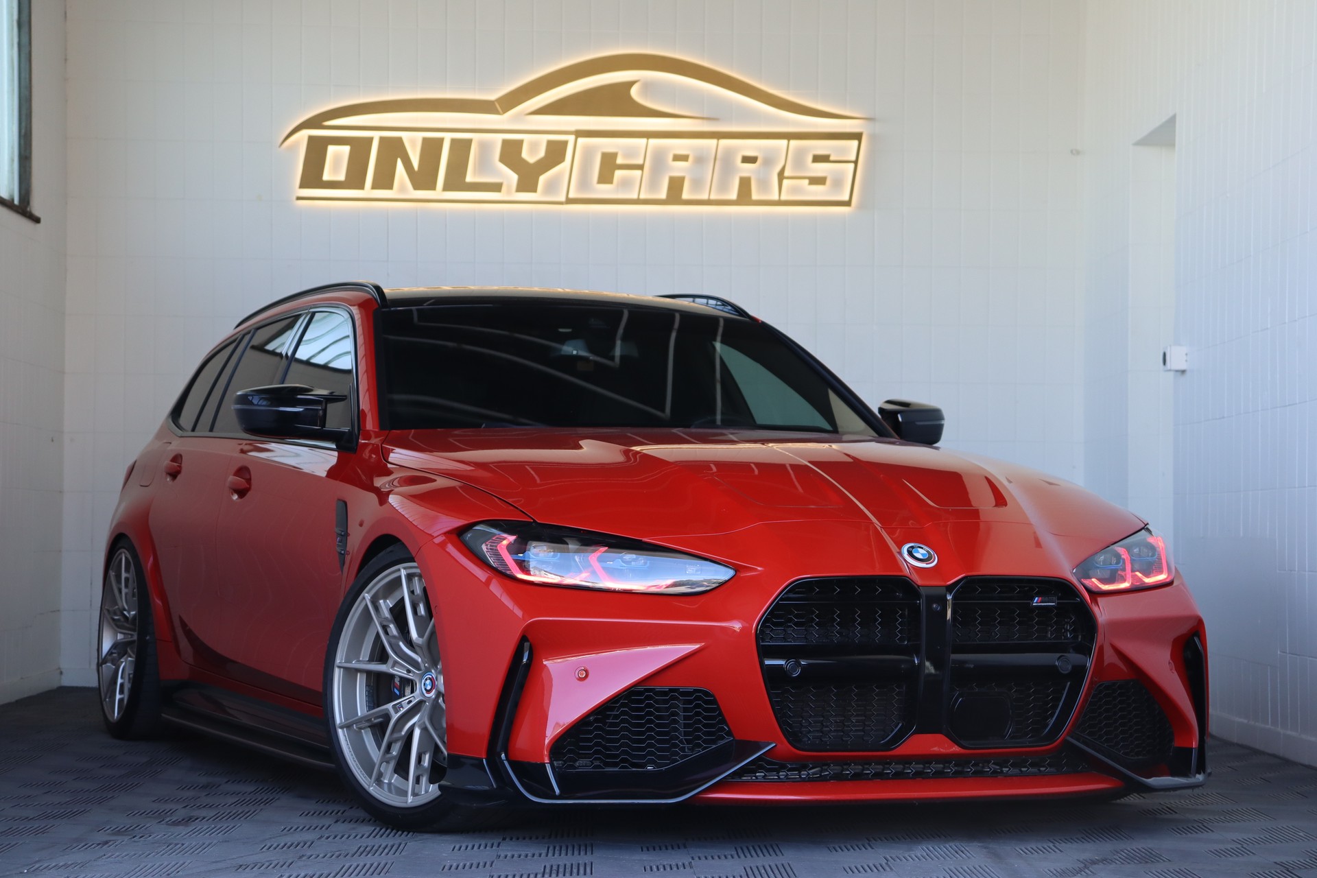 BMW M3 TOURING XDRIVE COMPETITION M * ADRO-FRONT * M-PERFORMANCE " REMUS * SCHALENSITZ *