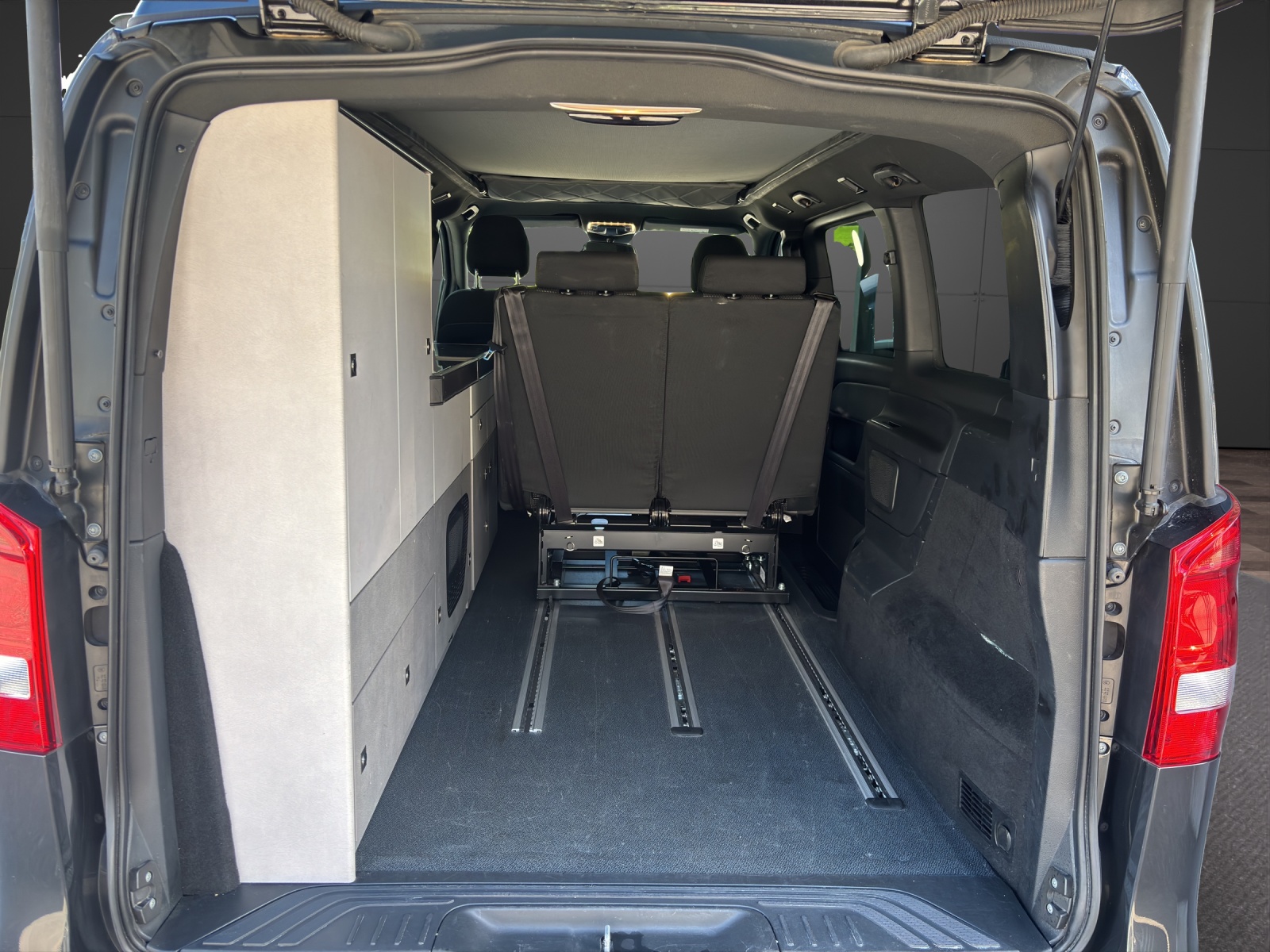 MERCEDES-BENZ V 300 d lang 4Matic 9G-Tronic-image-19