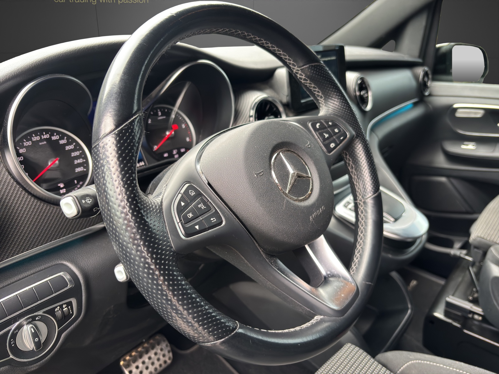 MERCEDES-BENZ V 300 d lang 4Matic 9G-Tronic-showroom-element-3