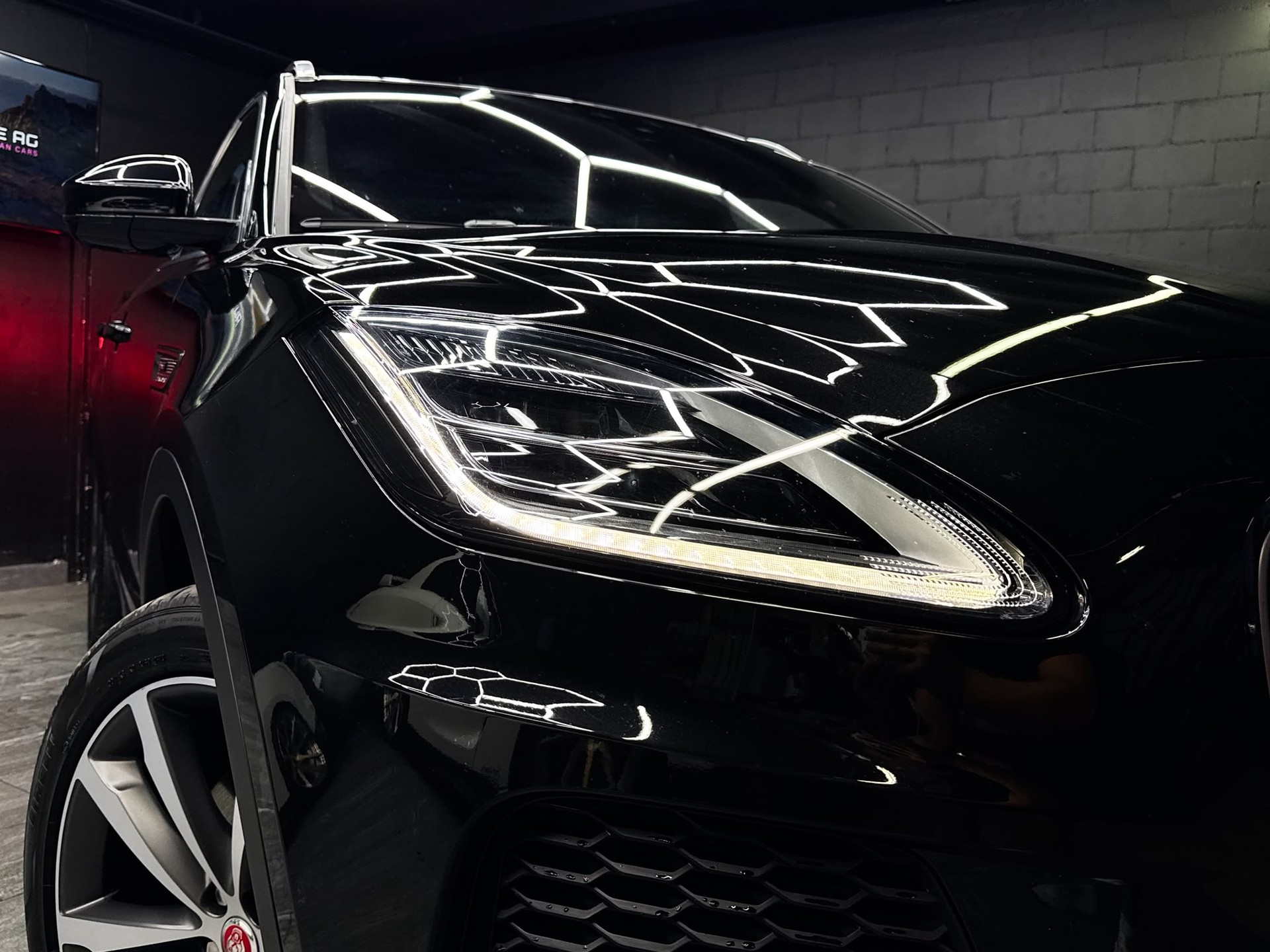 JAGUAR E-Pace 2.0d D240 R-Dynamic SE AWD Automatik-showroom-element-3