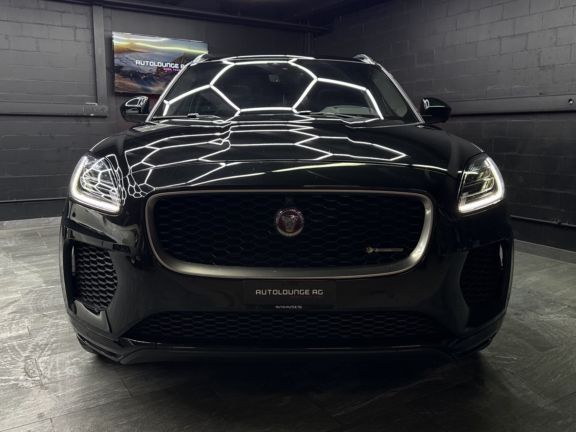 JAGUAR E-Pace 2.0d D240 R-Dynamic SE AWD Automatik-showroom-element-1