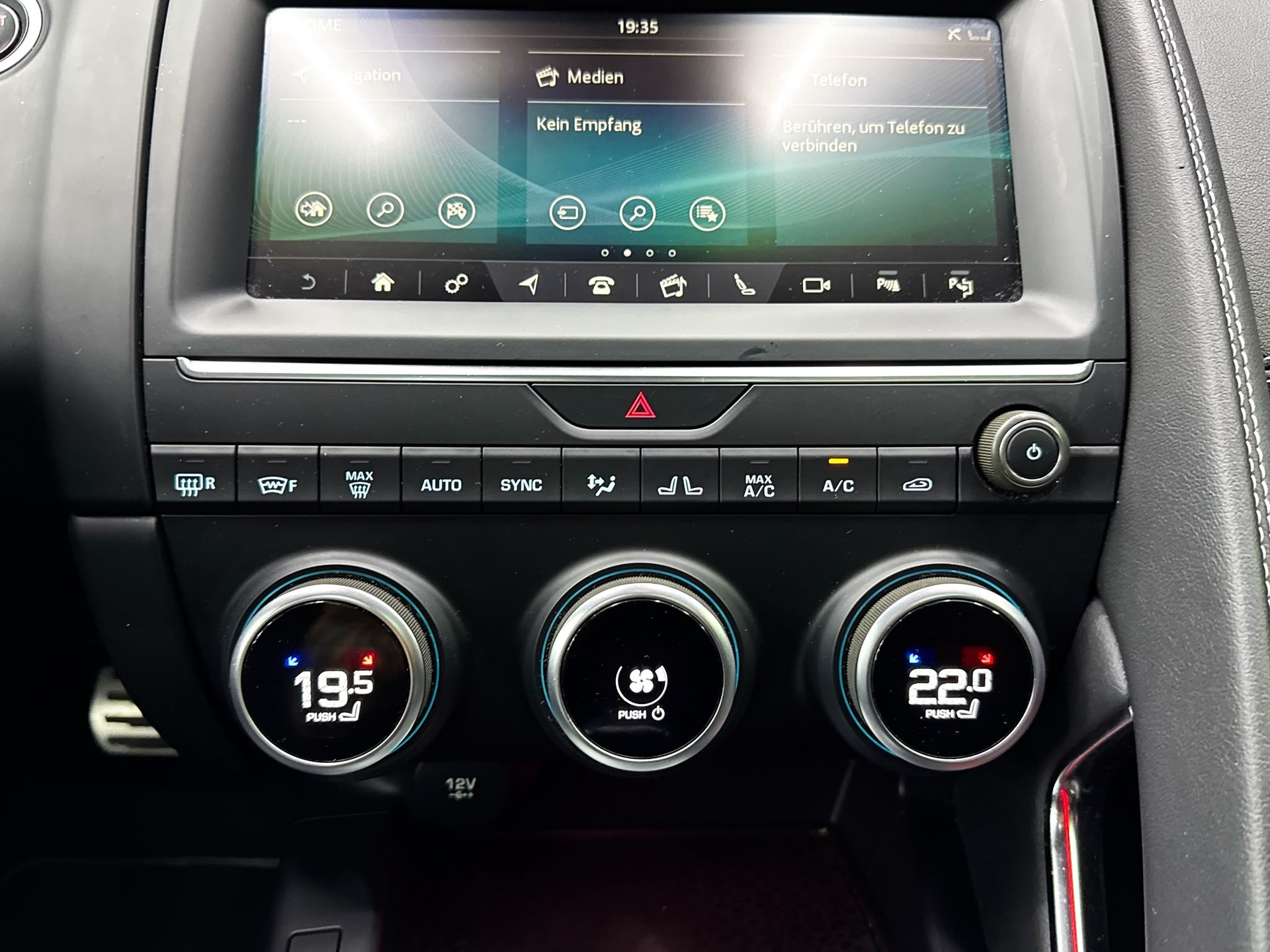 JAGUAR E-Pace 2.0d D240 R-Dynamic SE AWD Automatik-image-14