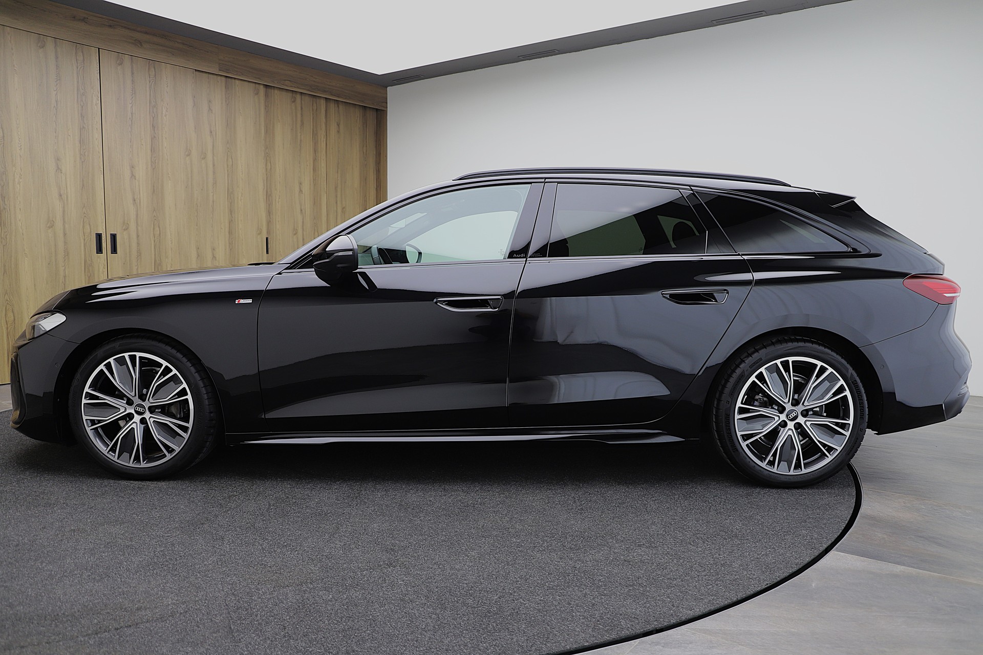 AUDI A5 Avant TFSI quattro S tronic S Line Interieur und Exterieur Paket-image-2