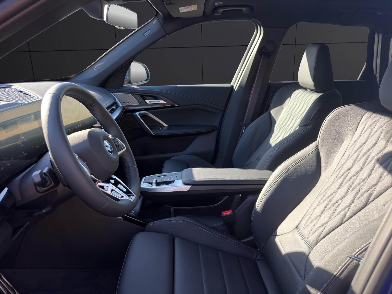 BMW iX1 U11 30 xDrive-showroom-element-1