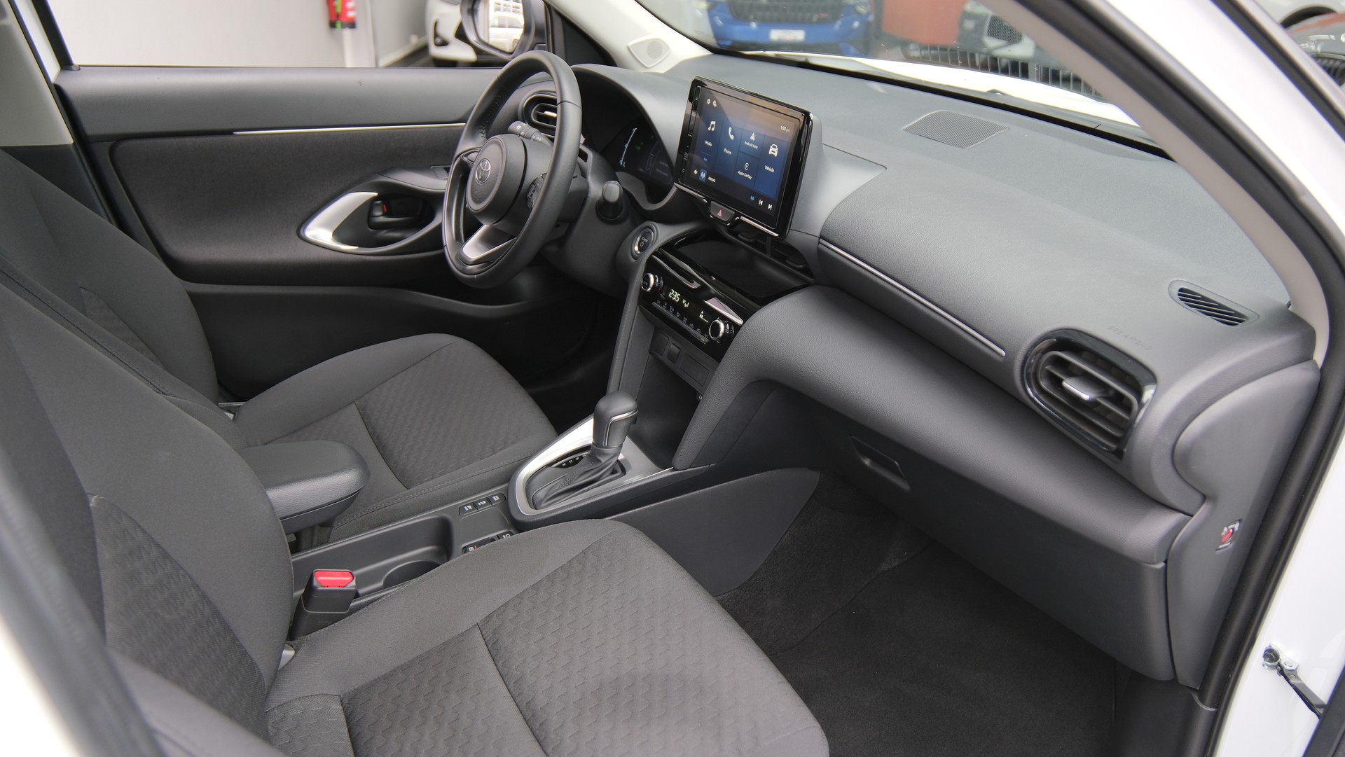 TOYOTA Yaris Cross 1.5 Trend e-CVT-image-14