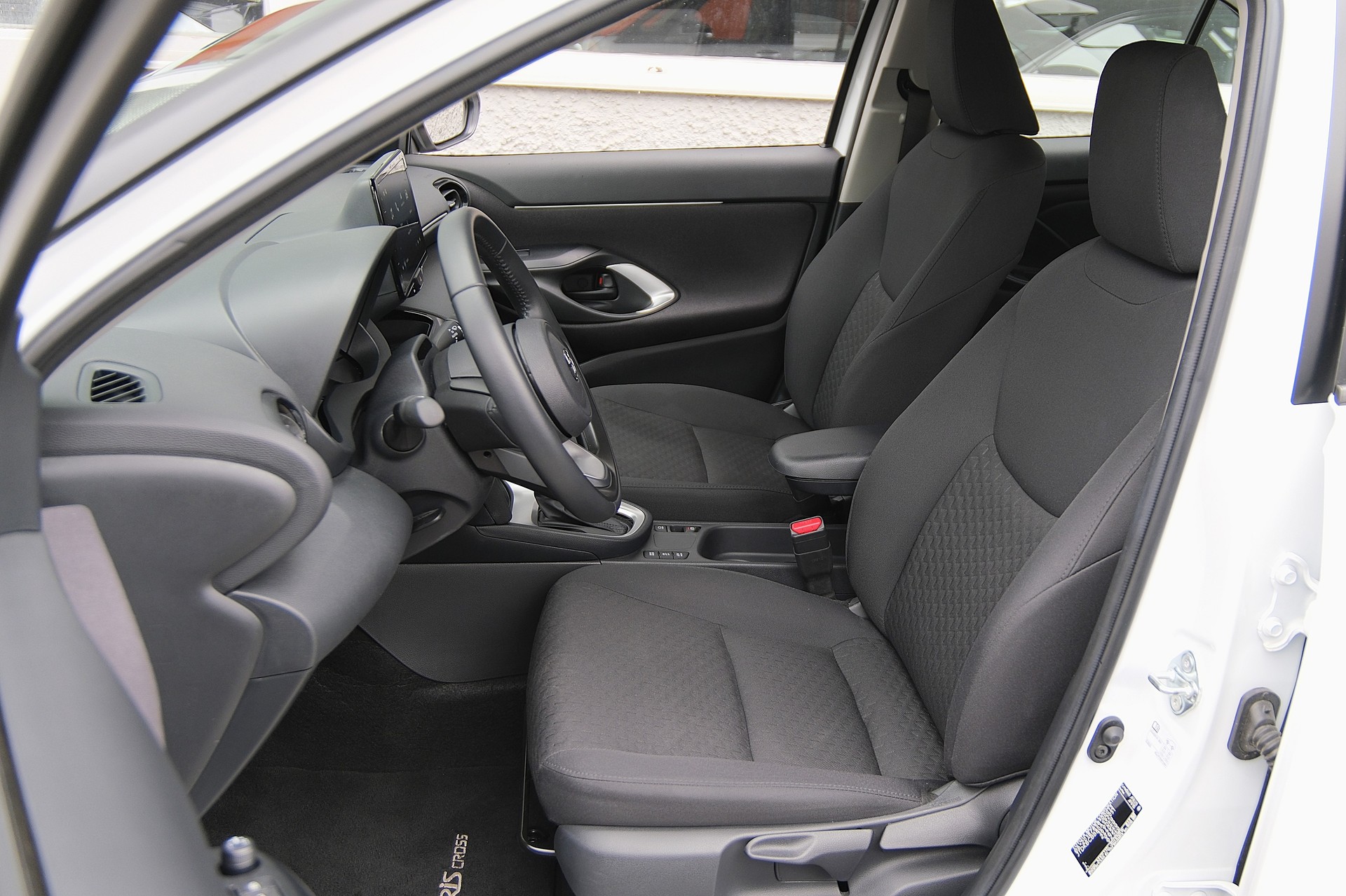 TOYOTA Yaris Cross 1.5 Trend e-CVT-showroom-element-3