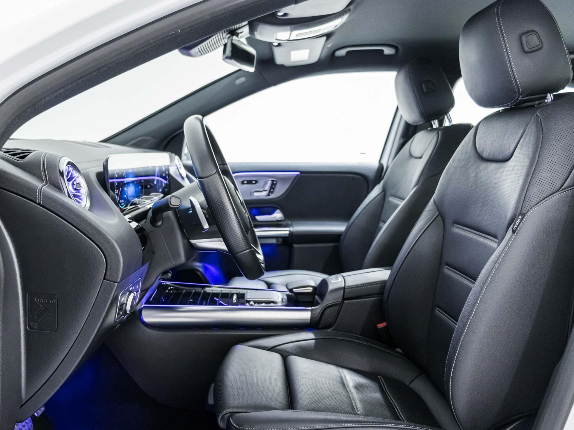 MERCEDES-BENZ EQA 300 4MATIC-image-6