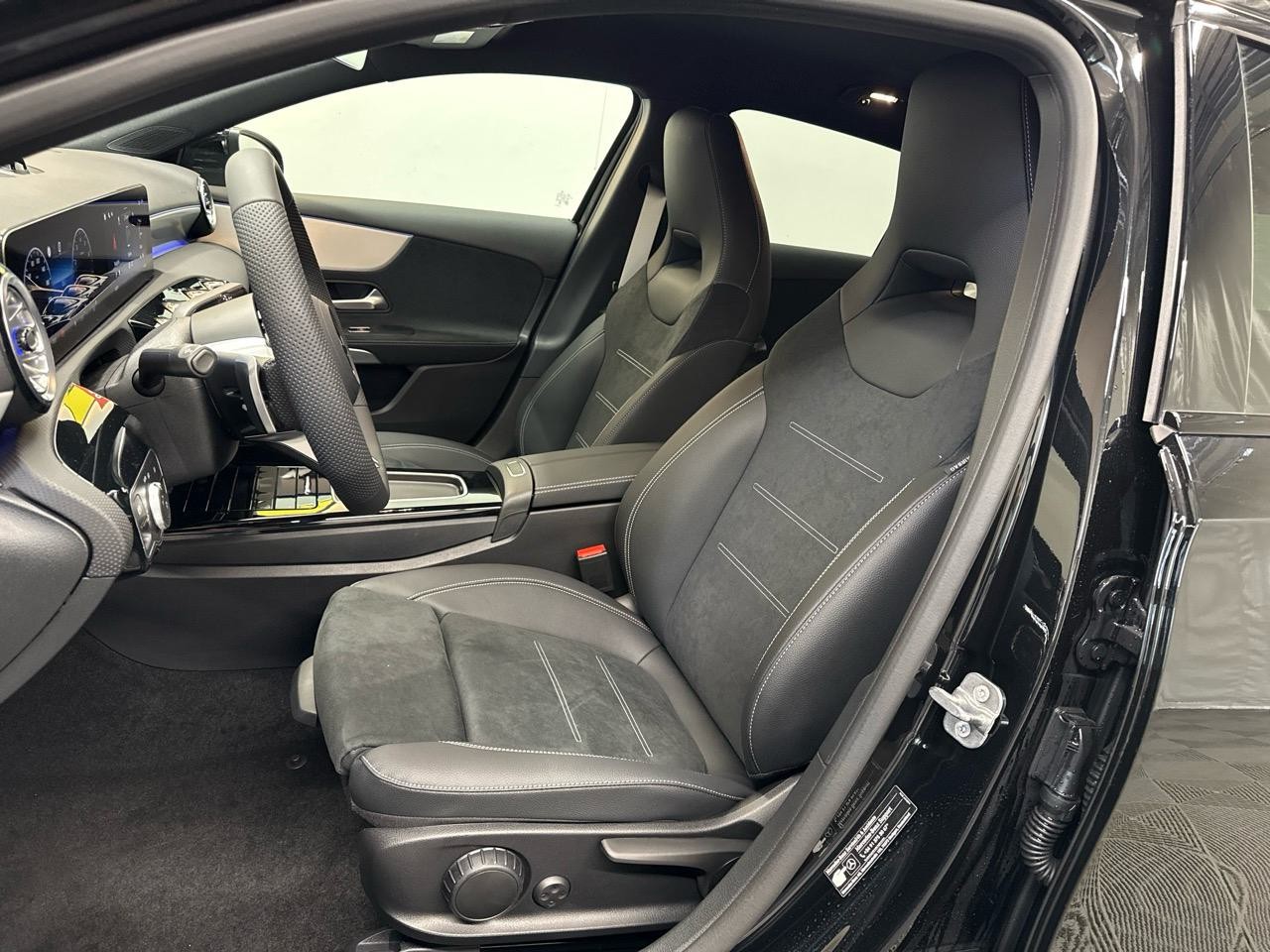 MERCEDES-BENZ A 200 DCT AMG Special Edition-showroom-element-3
