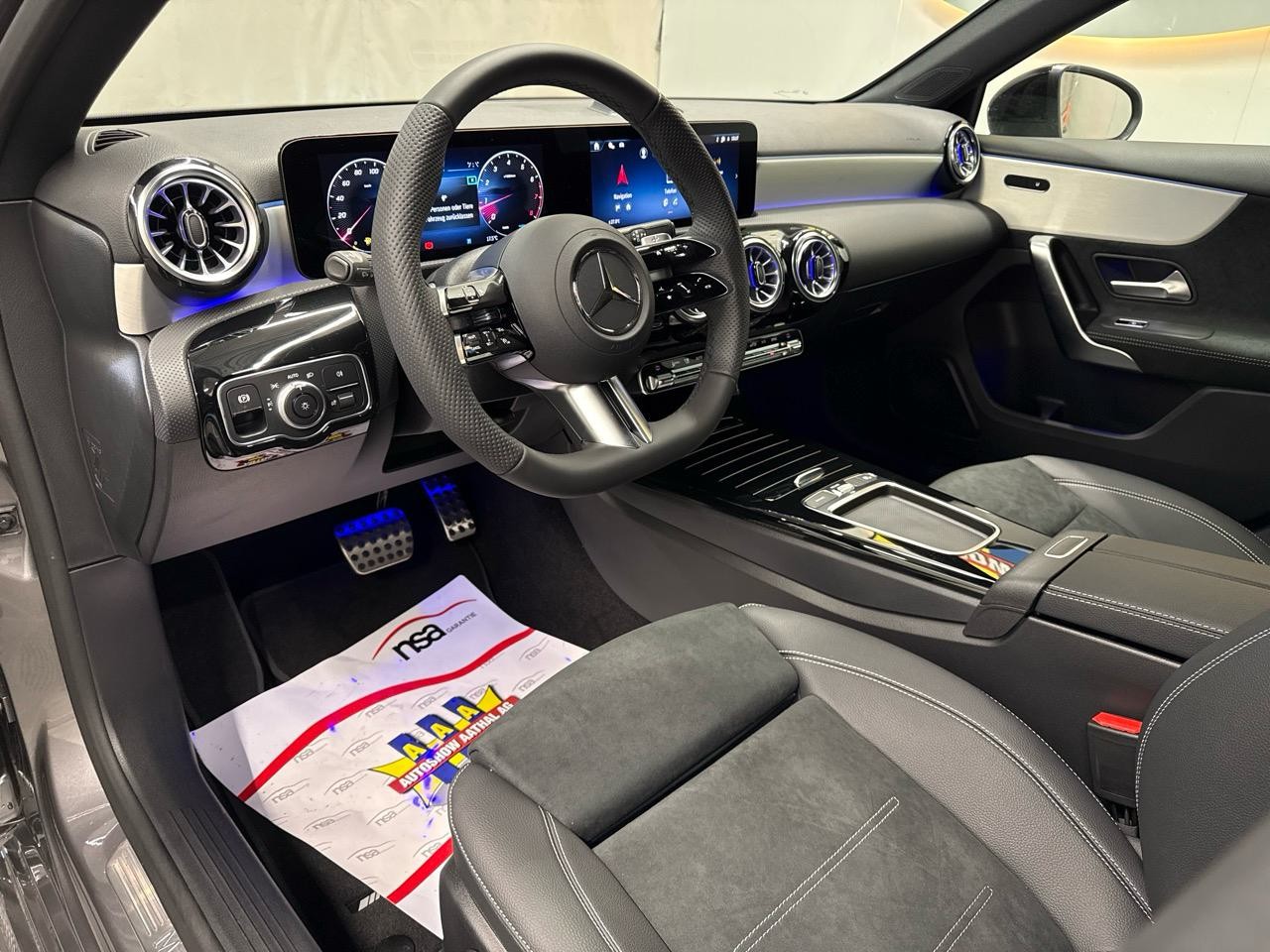 MERCEDES-BENZ A 200 DCT AMG Special Edition-showroom-element-2