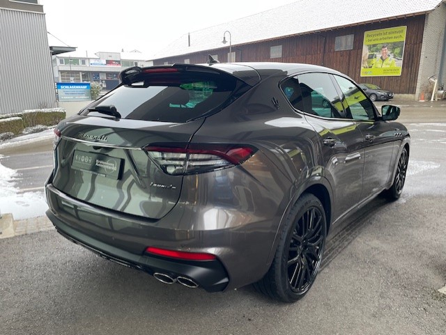 MASERATI LEVANTE Modena Ultima-showroom-element-3