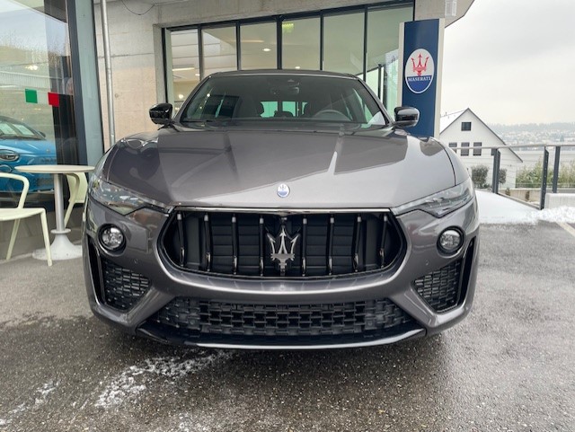 MASERATI LEVANTE Modena Ultima-showroom-element-1