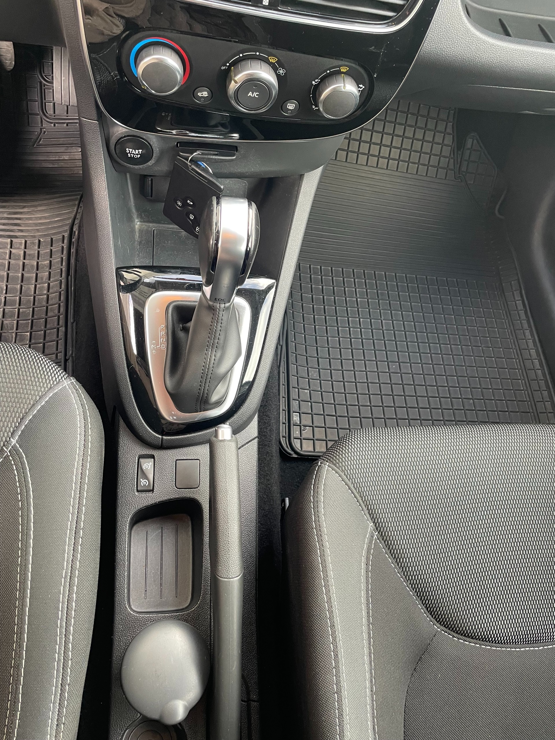 RENAULT Clio Grandtour 1.5 dCi Expression EDC-image-12