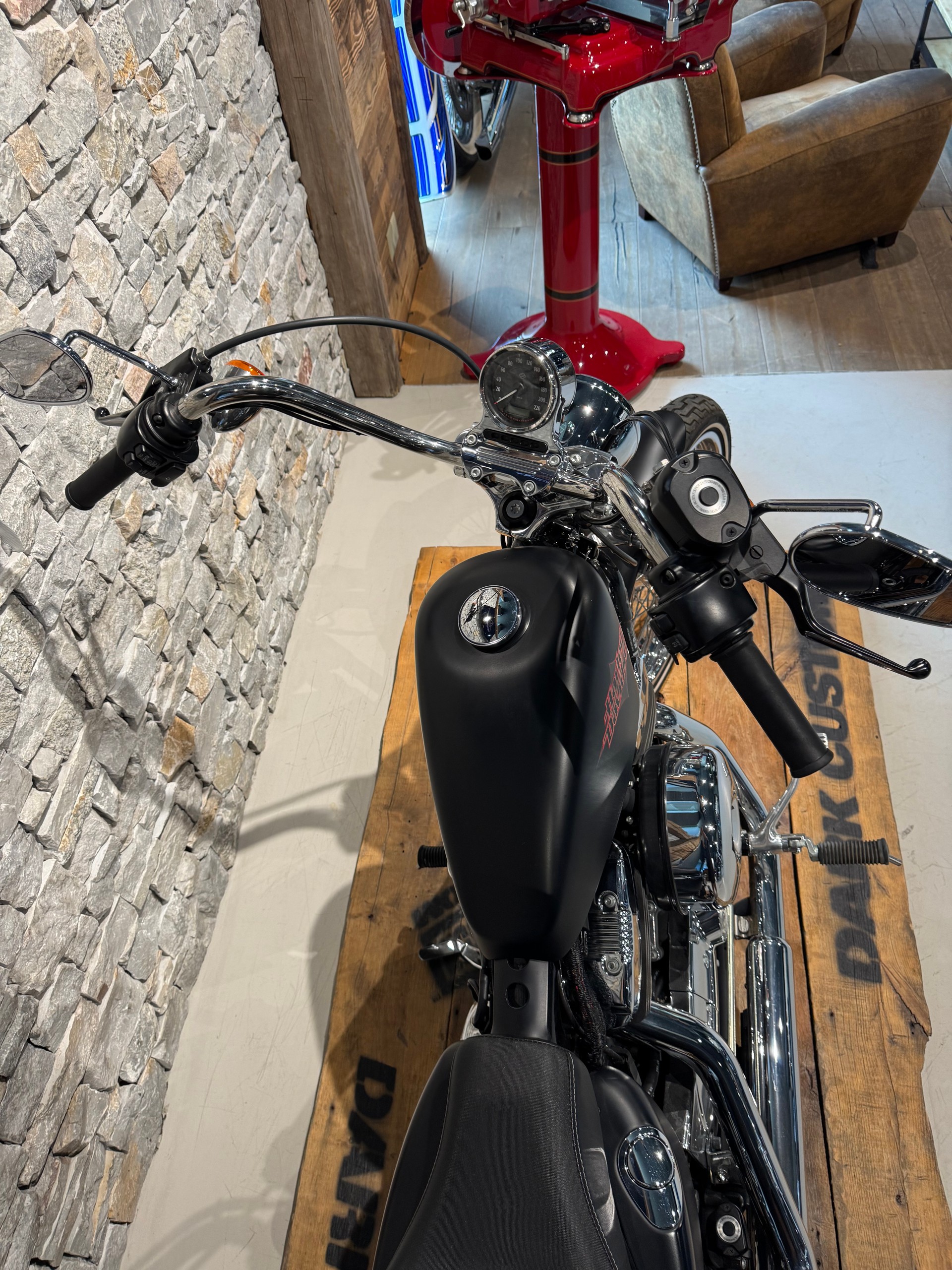 HARLEY-DAVIDSON XL 1200 V - Seventy Two-image-4