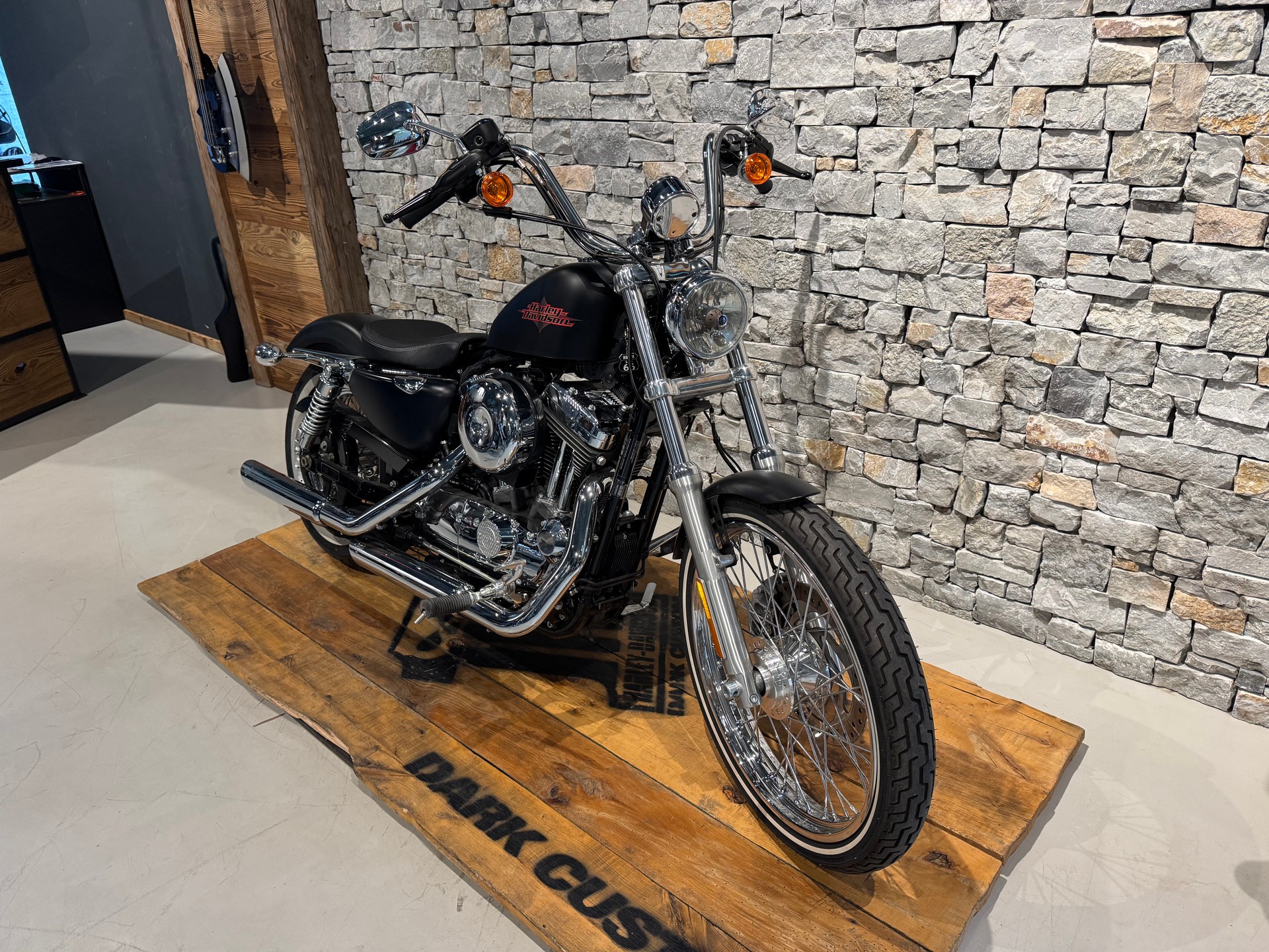 HARLEY-DAVIDSON XL 1200 V - Seventy Two-image-1