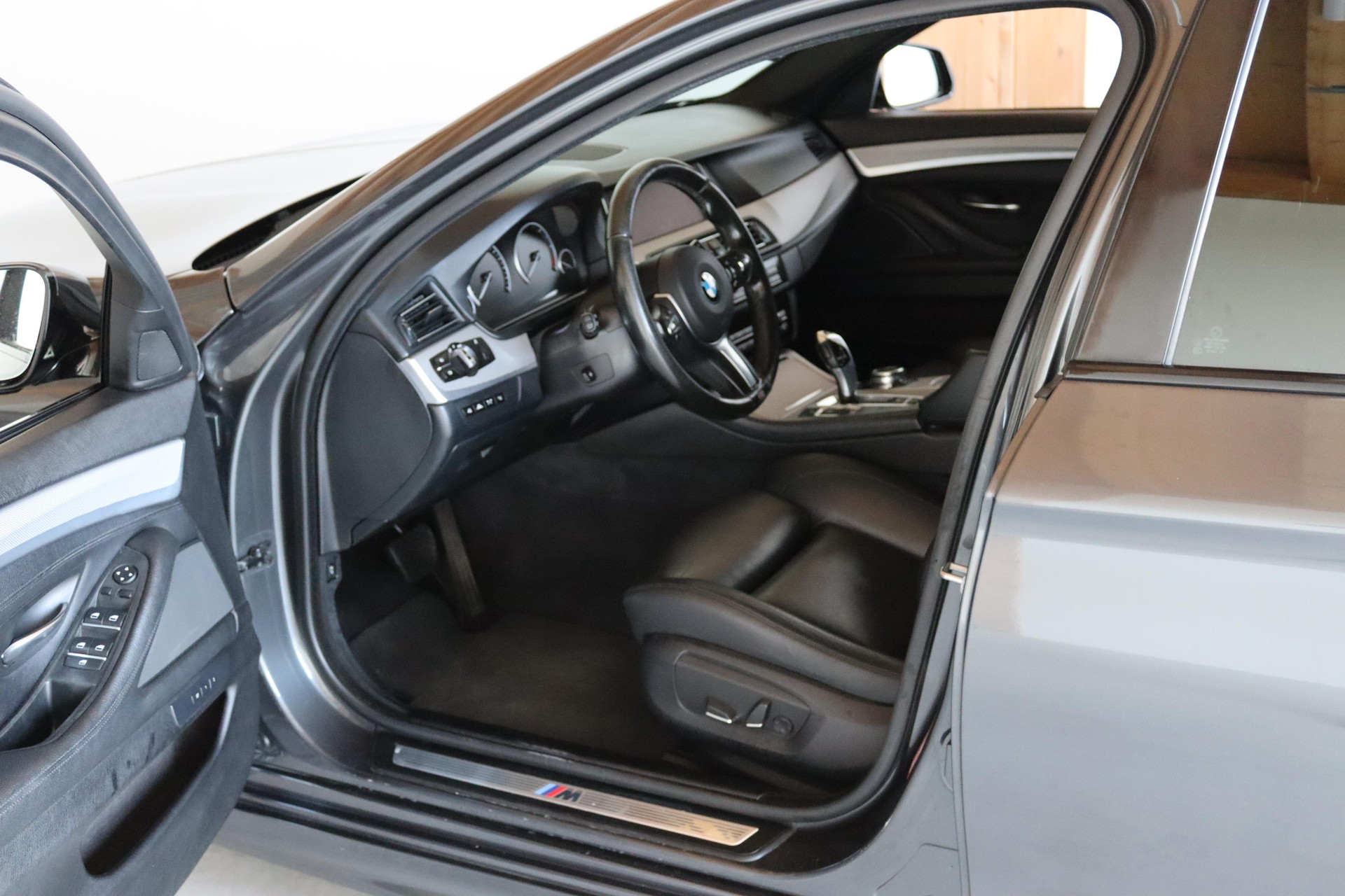 BMW 520d Touring xDrive M Sport Steptronic-image-7