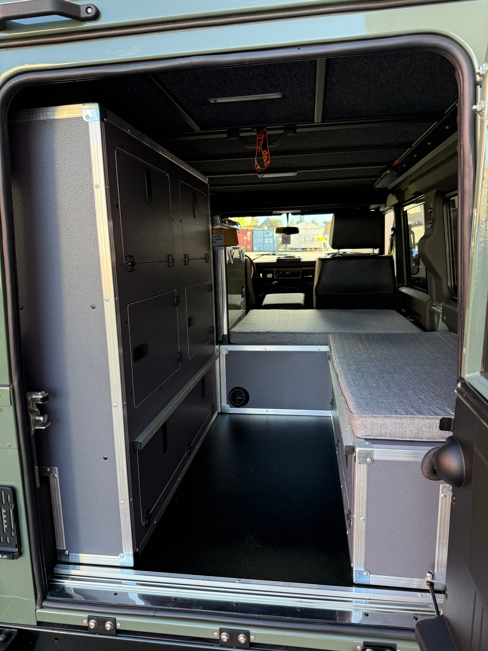 LAND ROVER Defender 110 300TDi Expeditionsmobil-image-12