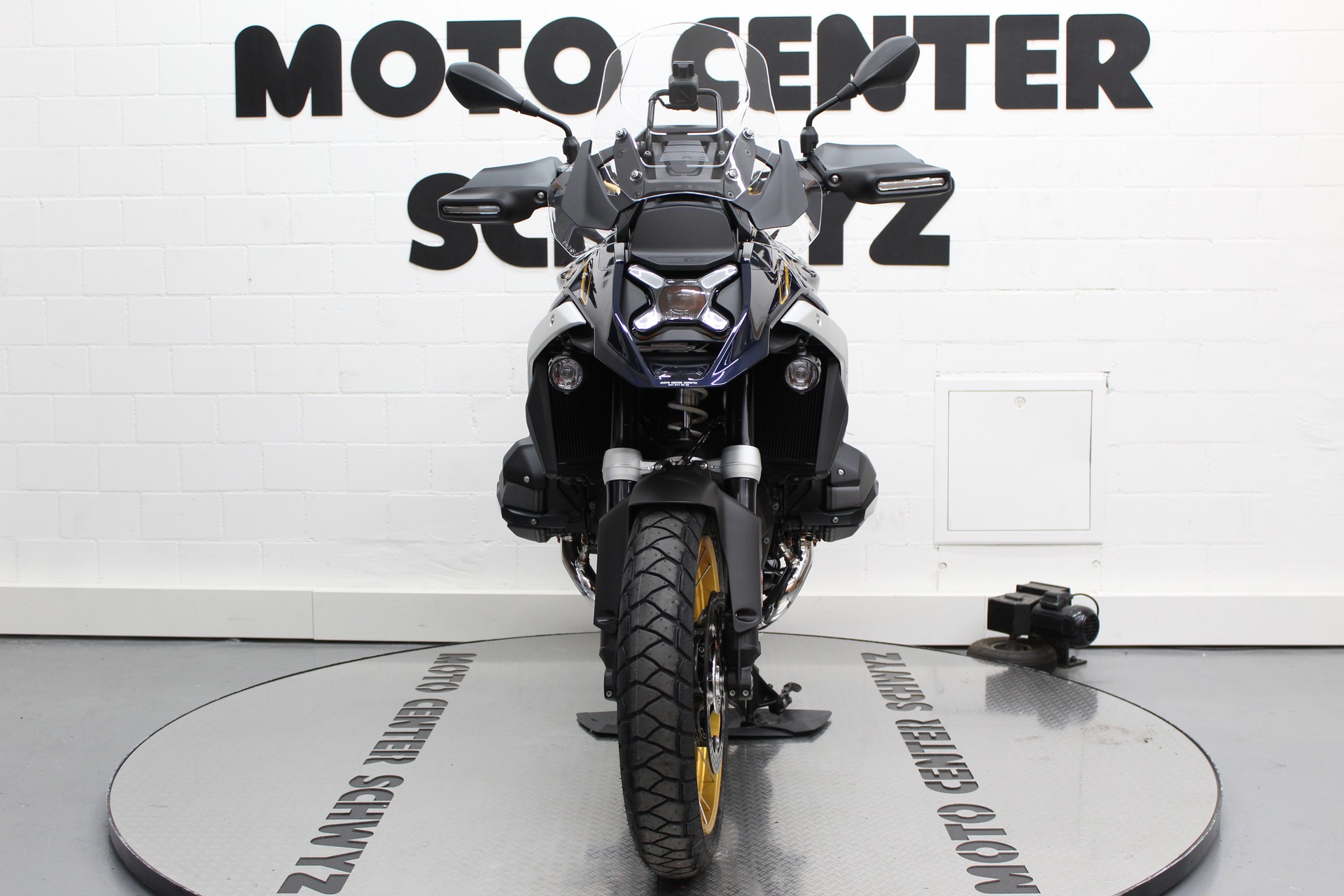 BMW R 1300 GS-image-2