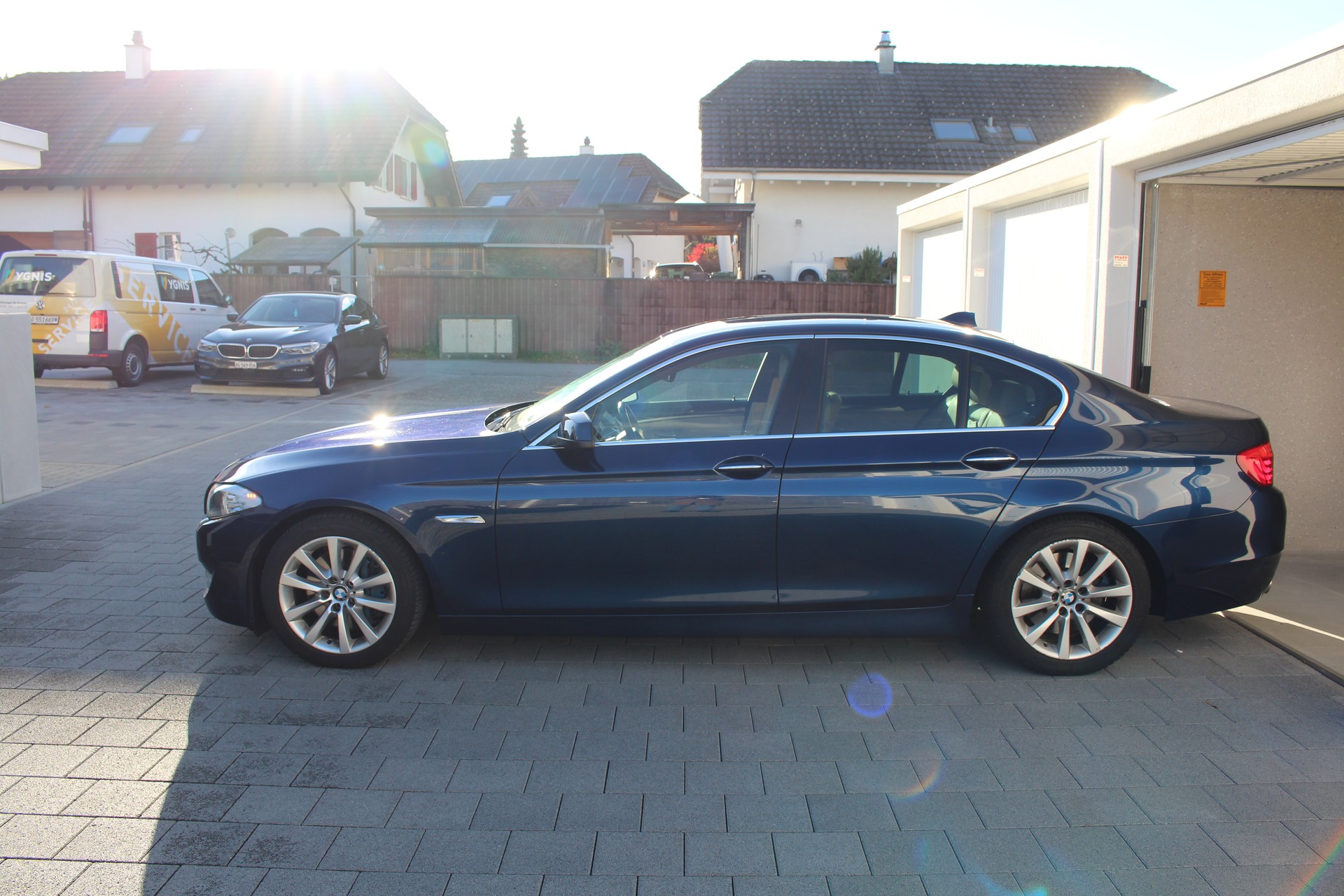 BMW 535i / 6-Gang Schalter ab Werk / 306PS / Weltweit sehr selten / Garantie / Alle Service bei BMW / Neu ab MFK / Sammler Liebhaber-image-3
