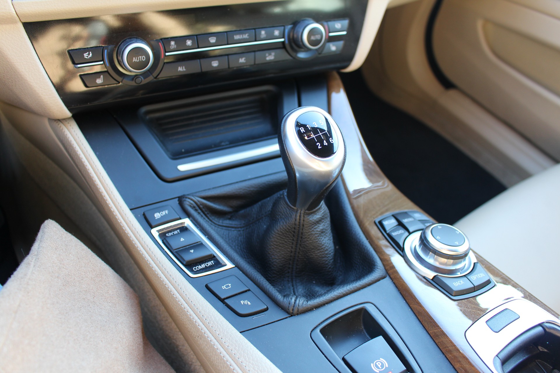 BMW 535i / 6-Gang Schalter ab Werk / 306PS / Weltweit sehr selten / Garantie / Alle Service bei BMW / Neu ab MFK / Sammler Liebhaber-image-10