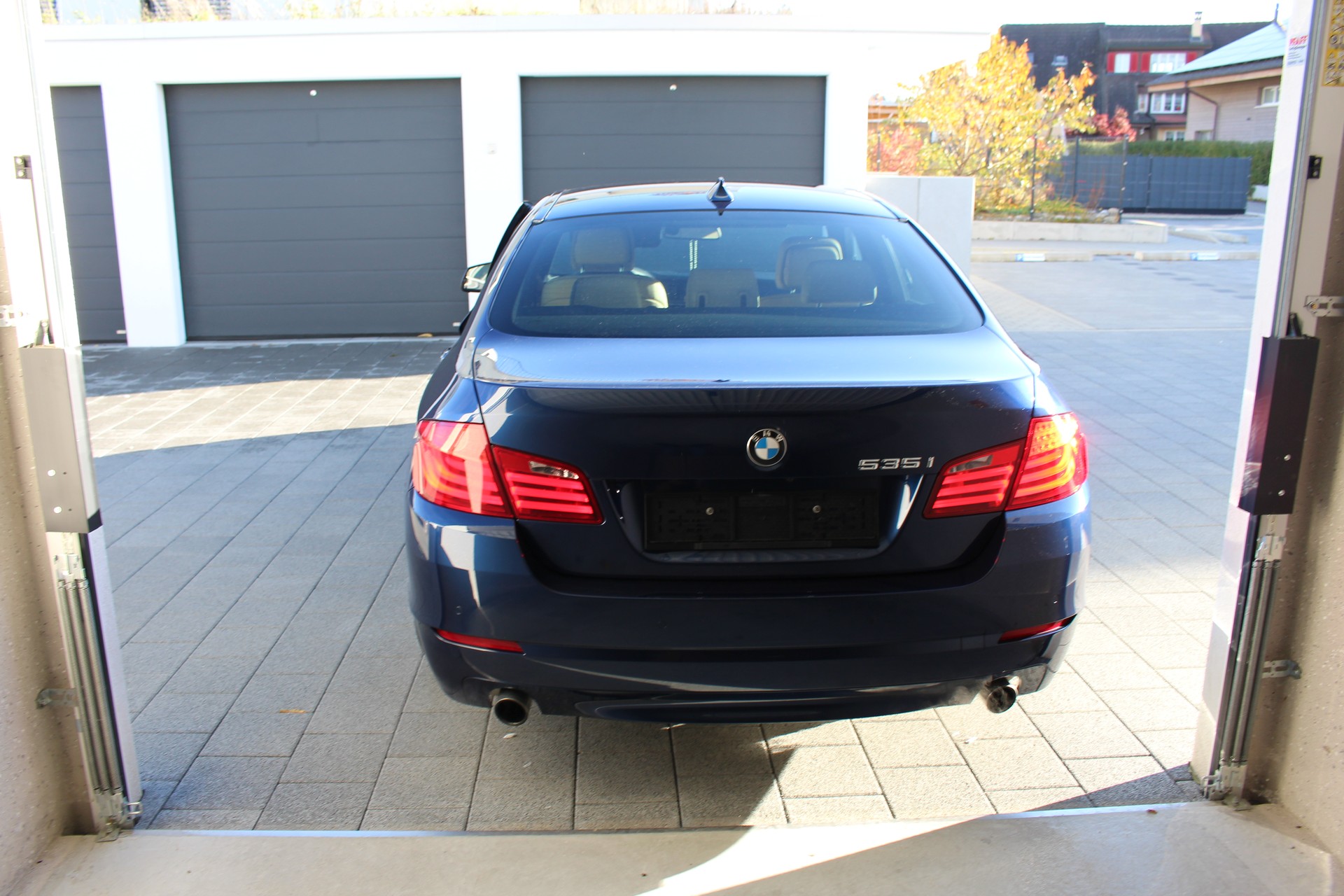 BMW 535i / 6-Gang Schalter ab Werk / 306PS / Weltweit sehr selten / Garantie / Alle Service bei BMW / Neu ab MFK / Sammler Liebhaber-image-5