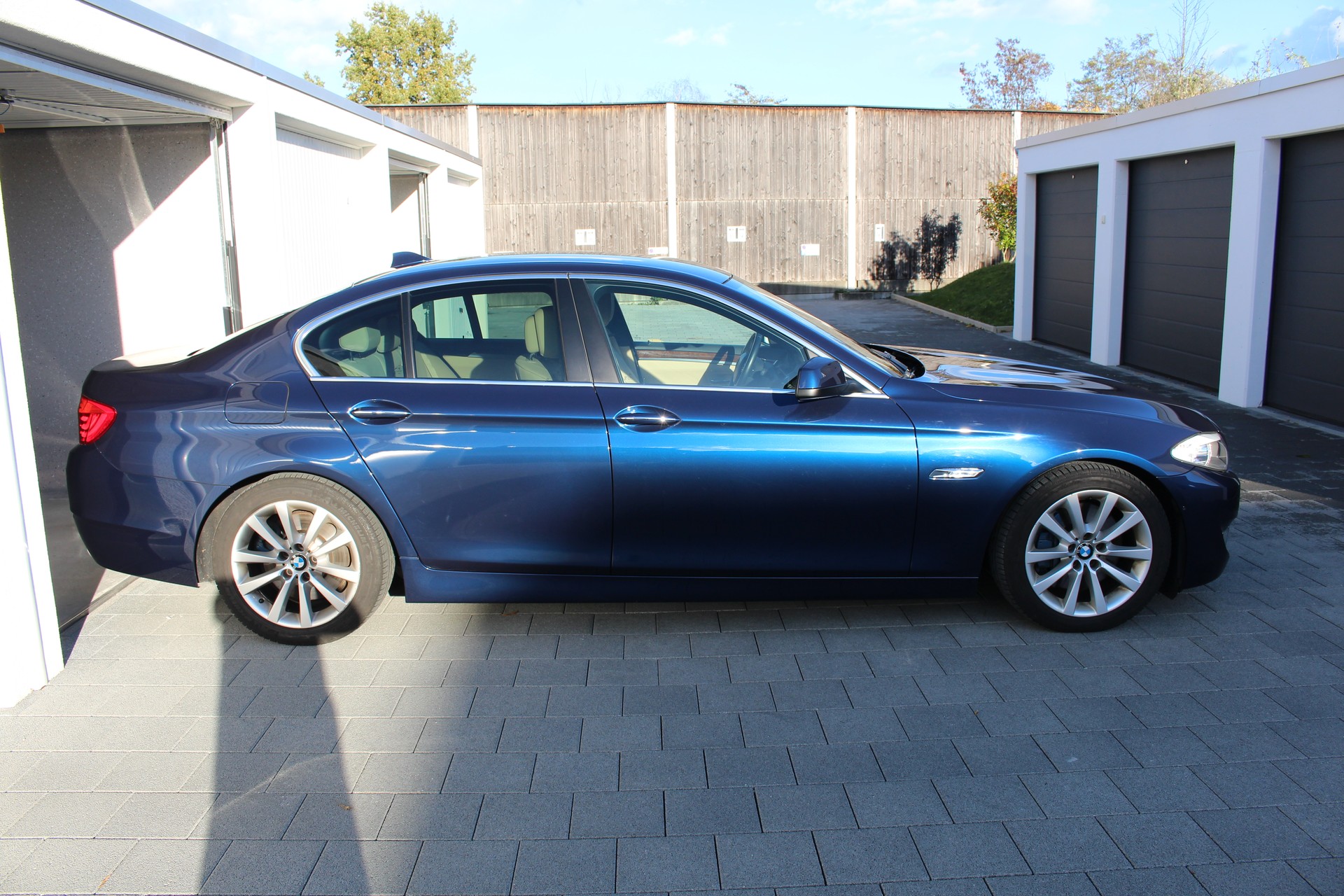 BMW 535i / 6-Gang Schalter ab Werk / 306PS / Weltweit sehr selten / Garantie / Alle Service bei BMW / Neu ab MFK / Sammler Liebhaber-image-4