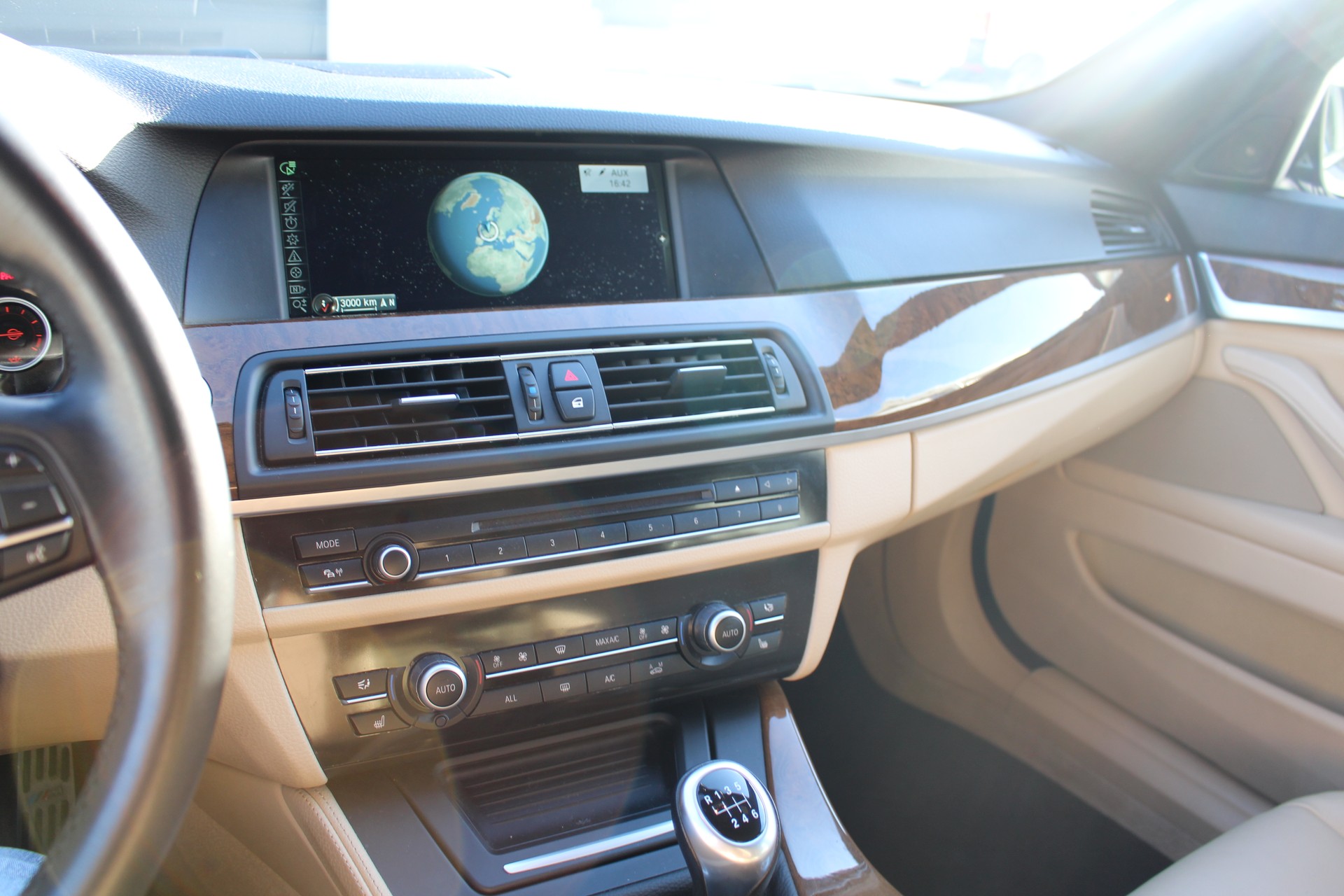 BMW 535i / 6-Gang Schalter ab Werk / 306PS / Weltweit sehr selten / Garantie / Alle Service bei BMW / Neu ab MFK / Sammler Liebhaber-image-11