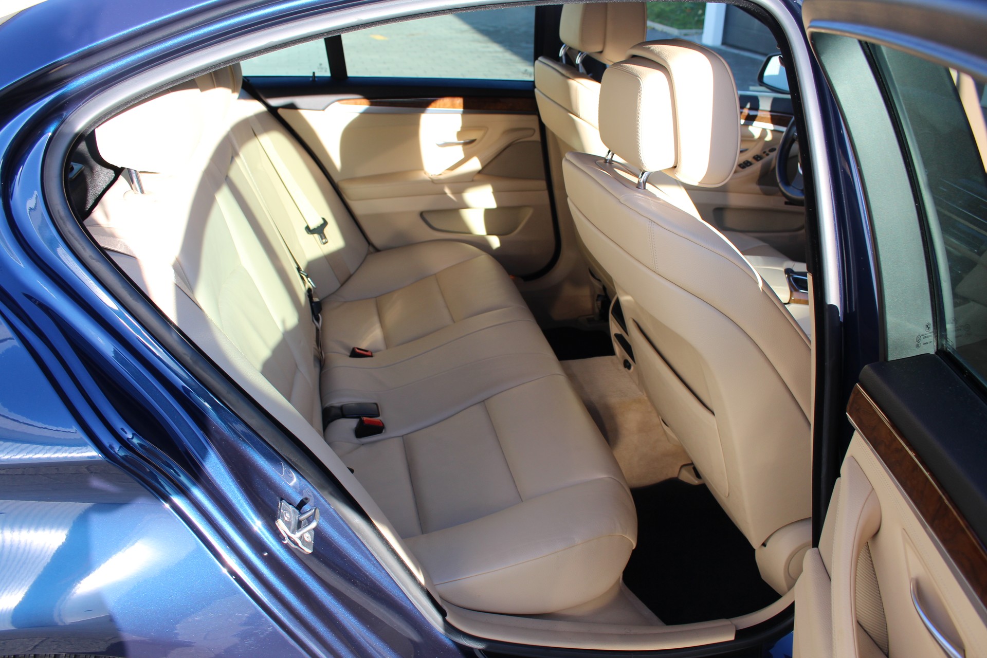 BMW 535i / 6-Gang Schalter ab Werk / 306PS / Weltweit sehr selten / Garantie / Alle Service bei BMW / Neu ab MFK / Sammler Liebhaber-image-9