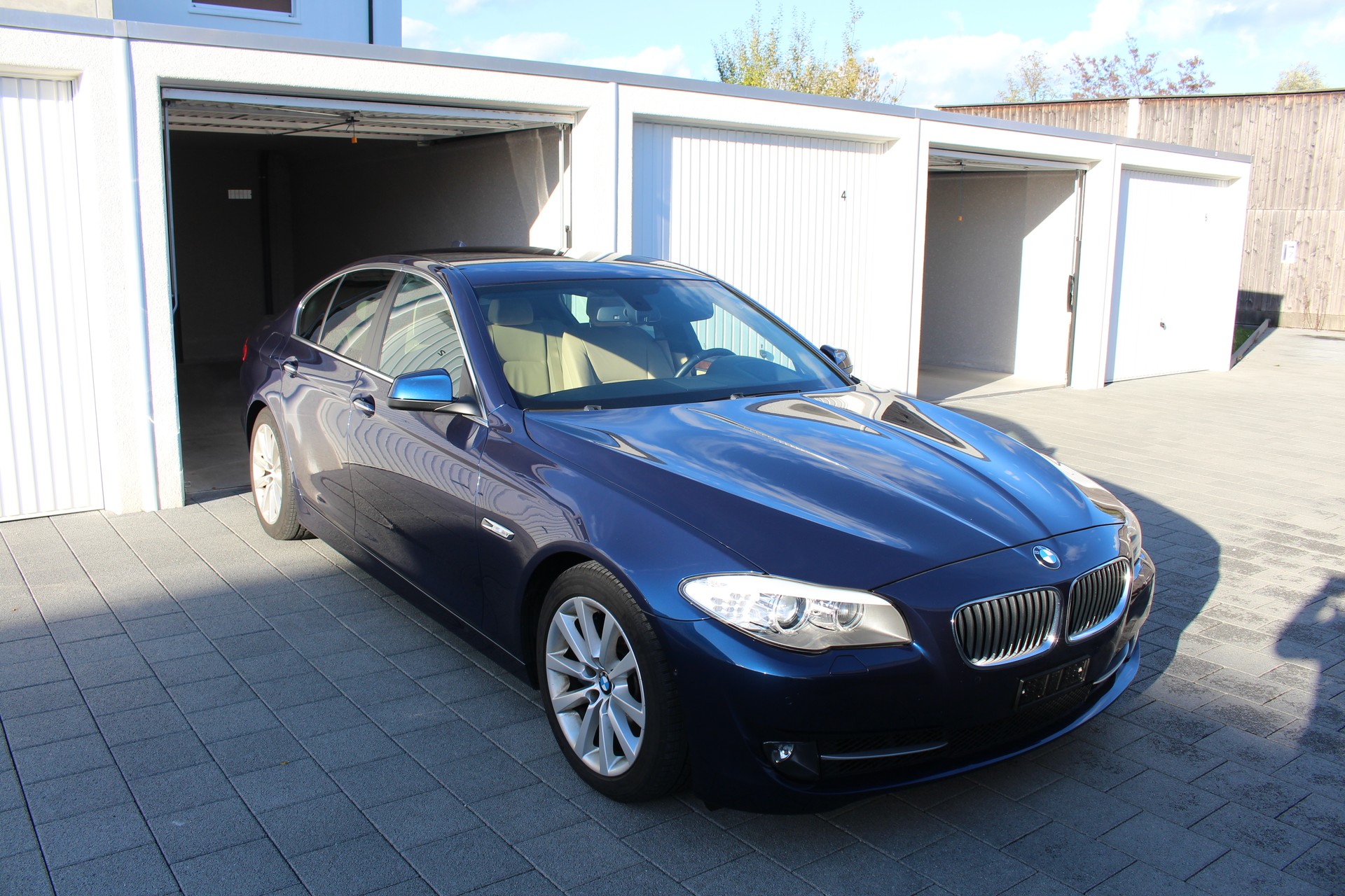 BMW 535i / 6-Gang Schalter ab Werk / 306PS / Weltweit sehr selten / Garantie / Alle Service bei BMW / Neu ab MFK / Sammler Liebhaber-image-2