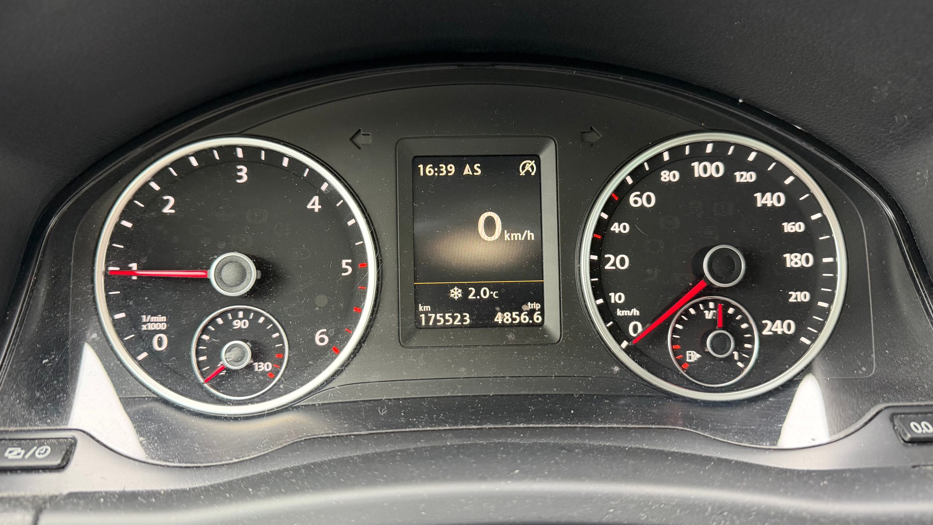 VW Tiguan 2.0 TDI BlueMotion Sport&Style 4Motion DSG-image-14
