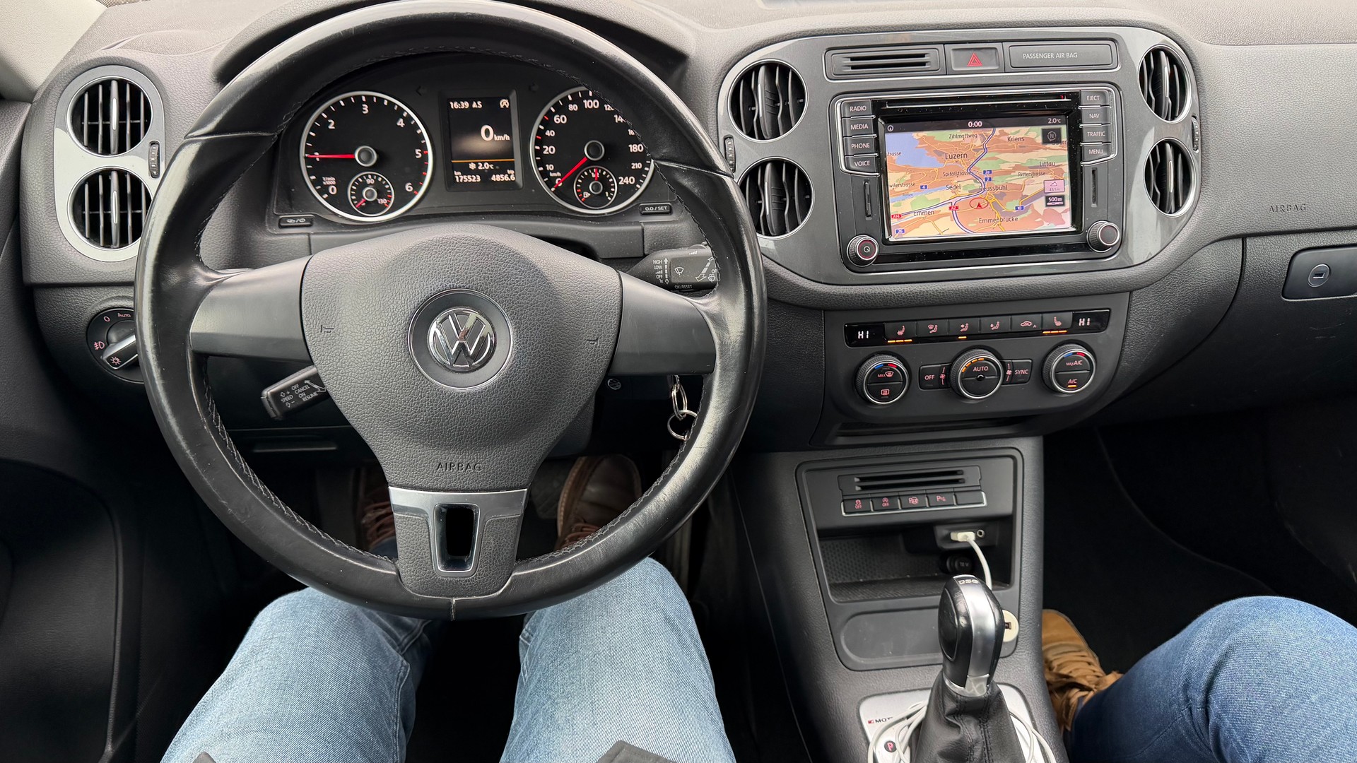 VW Tiguan 2.0 TDI BlueMotion Sport&Style 4Motion DSG-image-9