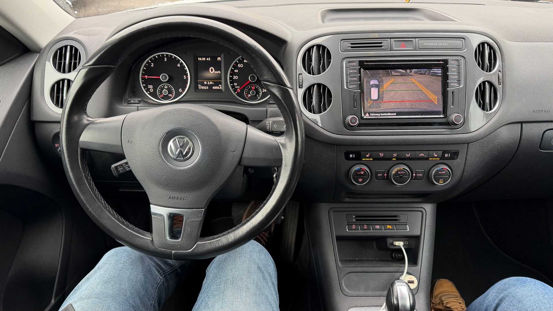 VW Tiguan 2.0 TDI BlueMotion Sport&Style 4Motion DSG-image-8