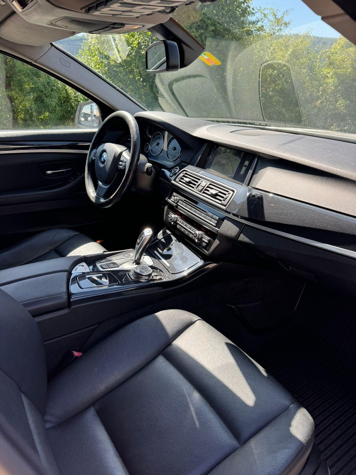 BMW 520d Touring xDrive Modern Line Steptronic-image-8