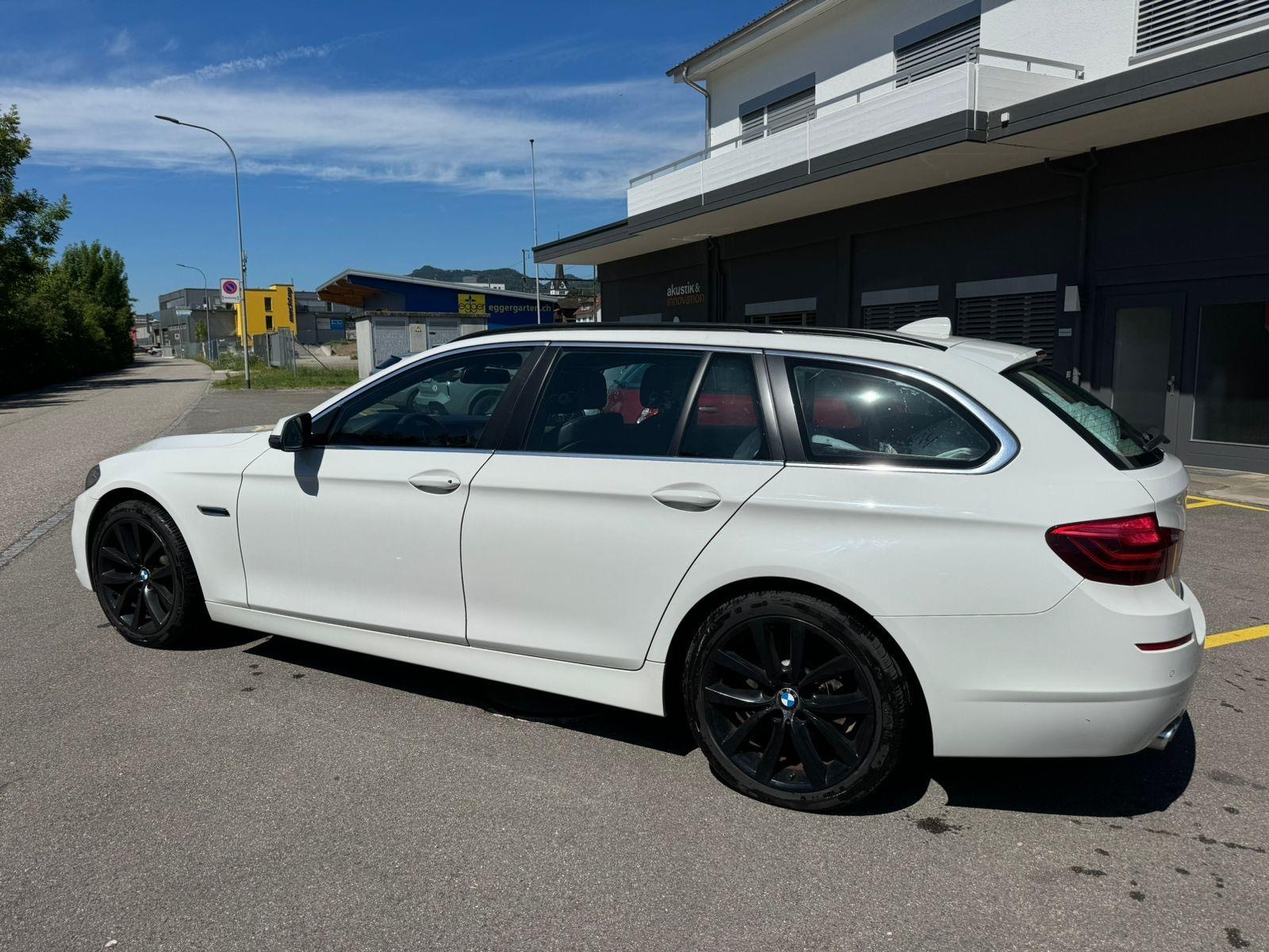 BMW 520d Touring xDrive Modern Line Steptronic-image-10