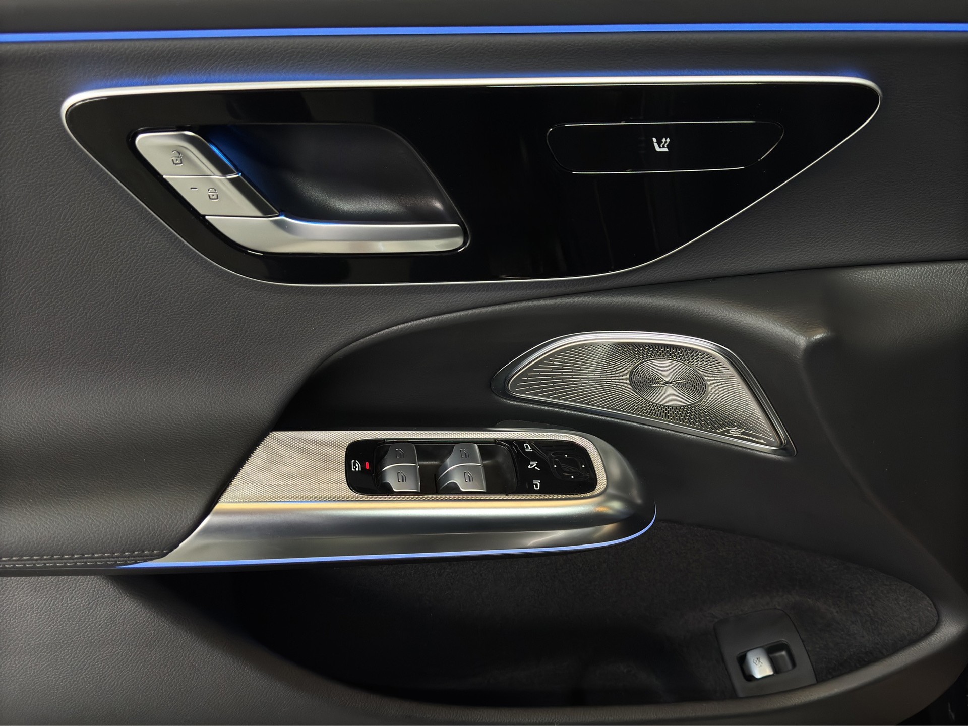 MERCEDES-BENZ E 200 9G-Tronic AMG Line "Burmester-Distronic"-image-9
