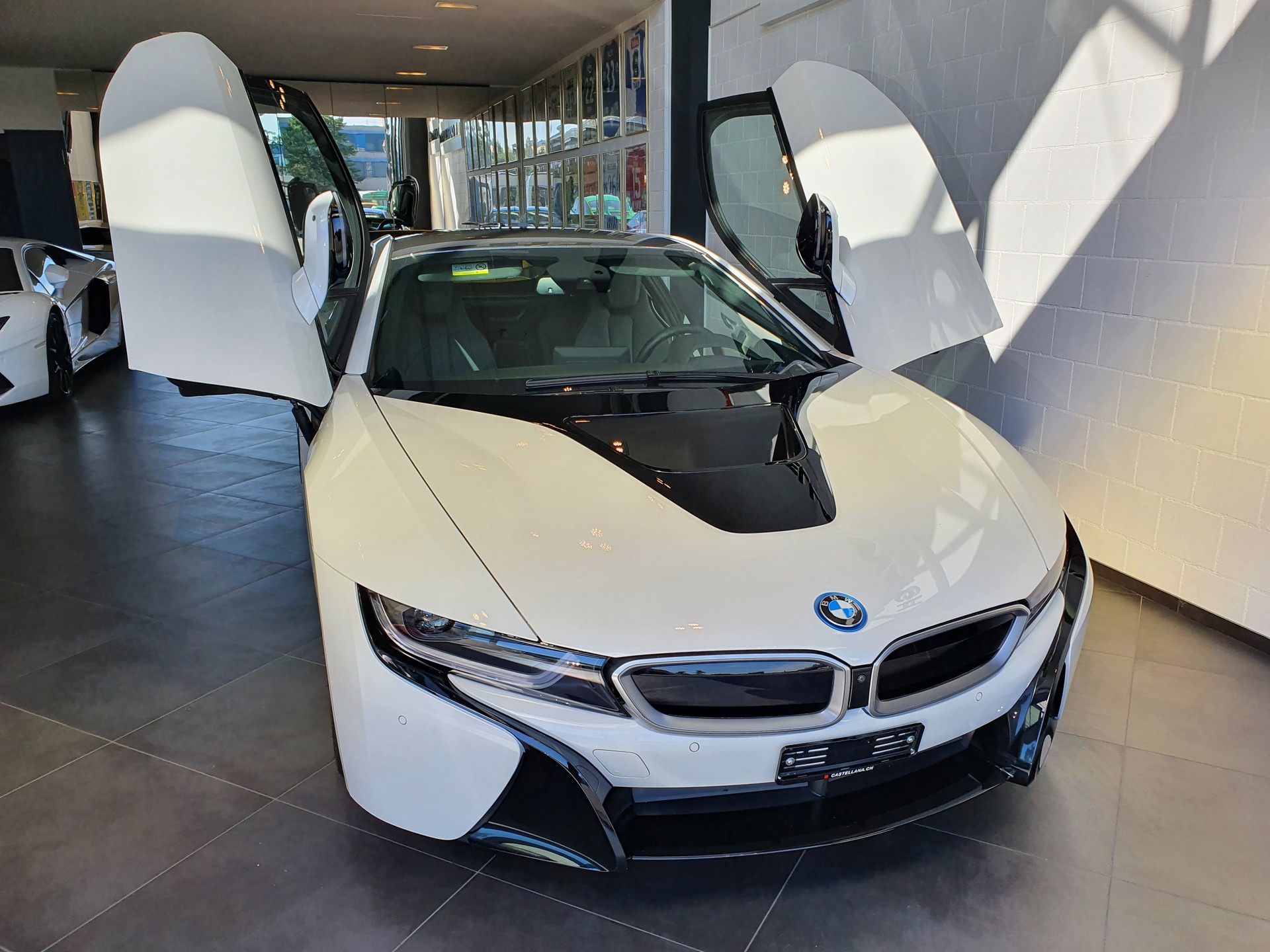 BMW i8 Coupé-showroom-element-3